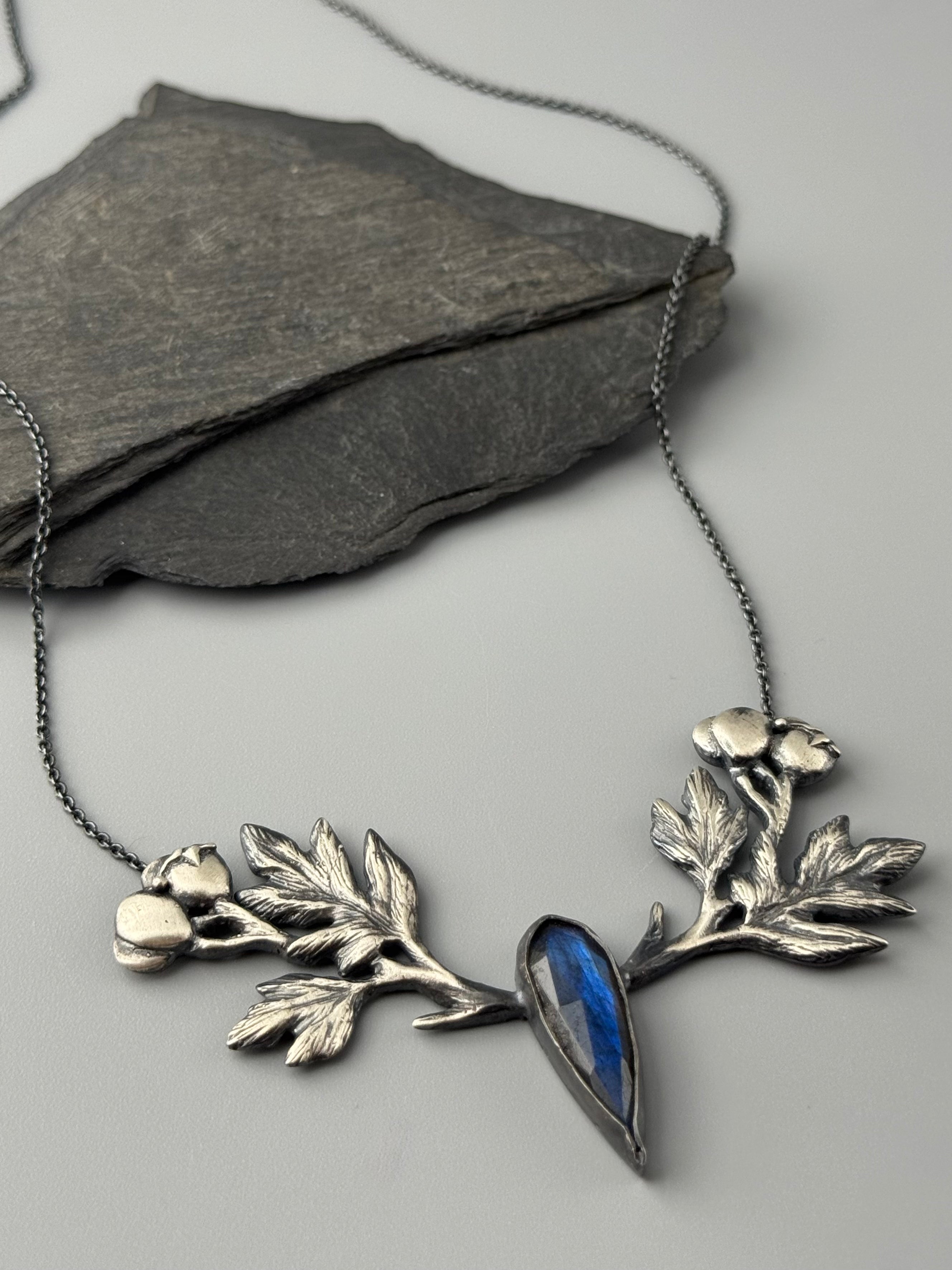 •VICTORIAN HAWTHORN• labradorite + silver necklace (18" long)