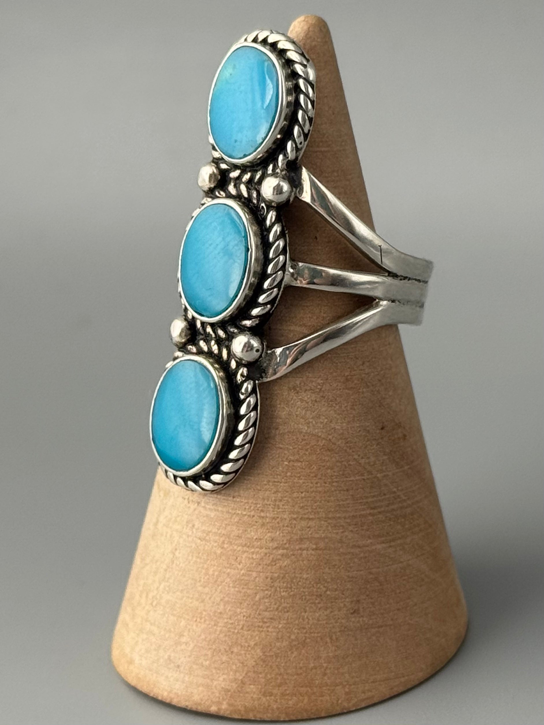 •KINGMAN TURQUOISE - TÁÁ• Navajo silver ring (size 5.25)