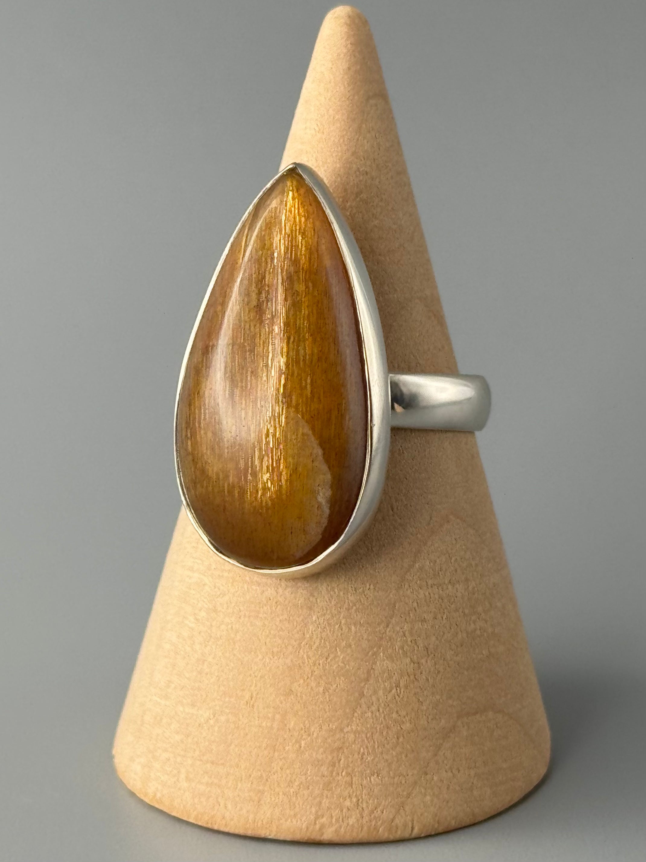 •SUN/MOONSTONE - TEAR• simple bezel silver ring (size 8)