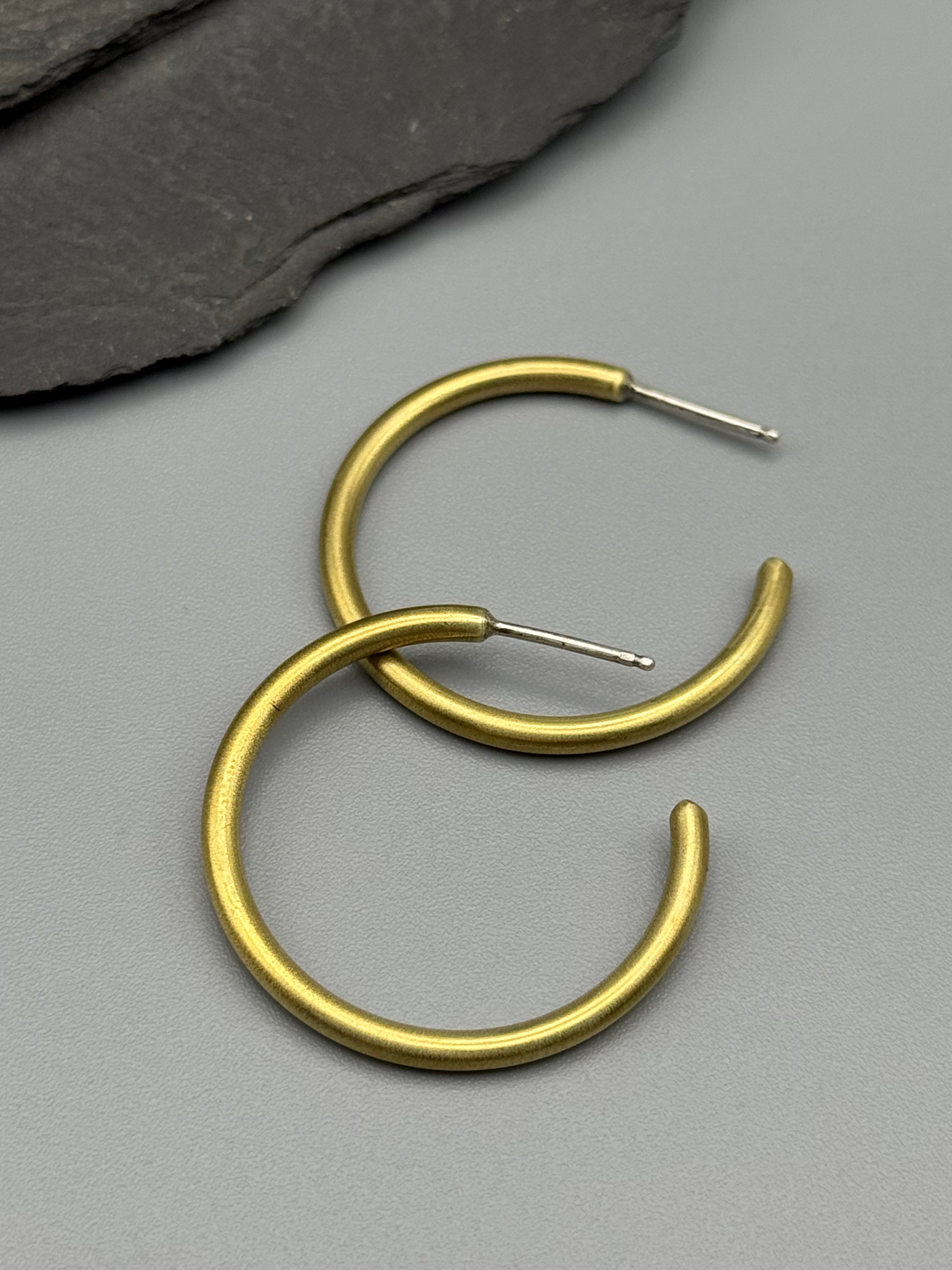 •SIMPLE - MEDIUM• brass hoop earrings