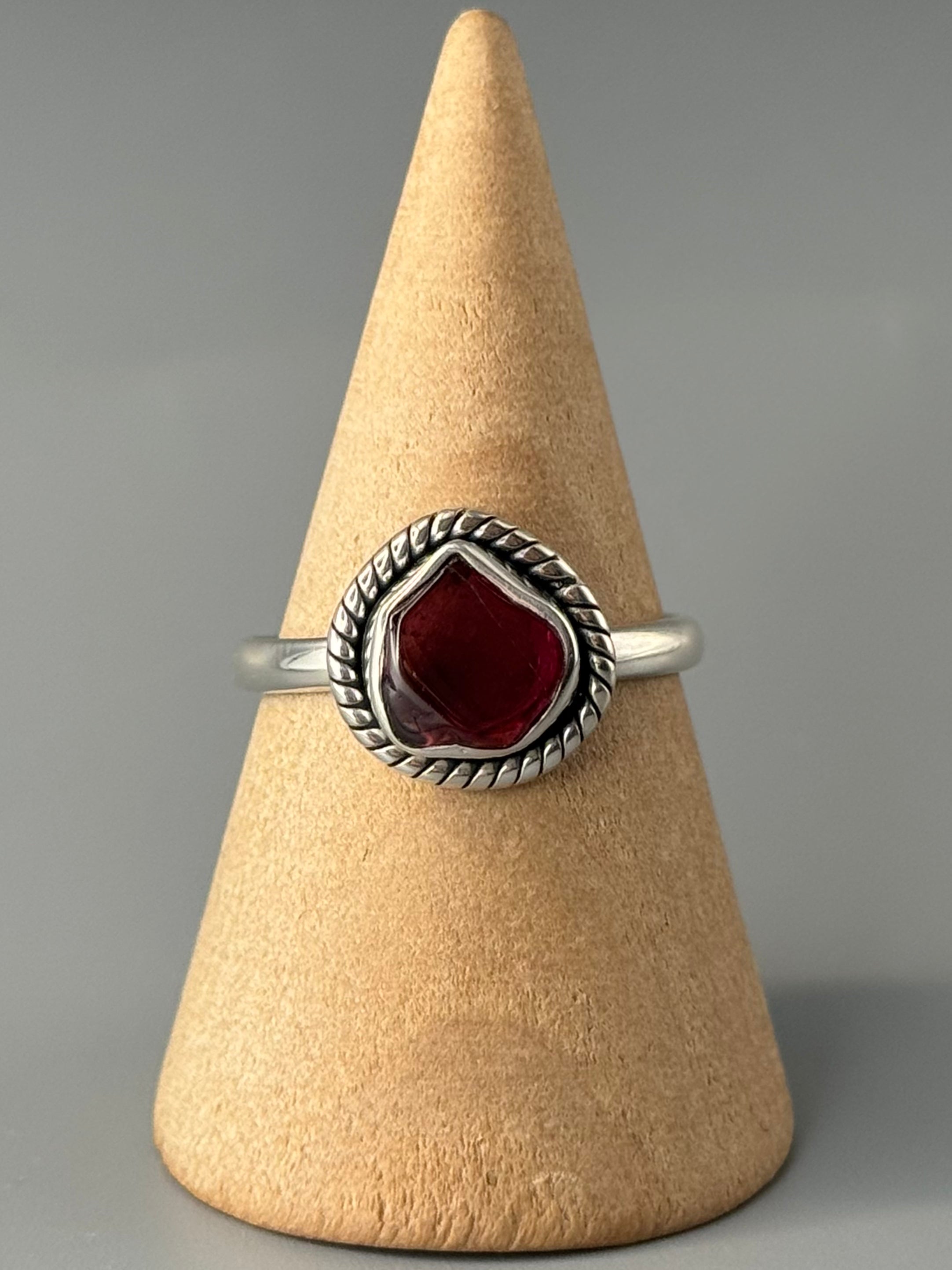•GARNET - TWINE• sterling silver ring (size 9)