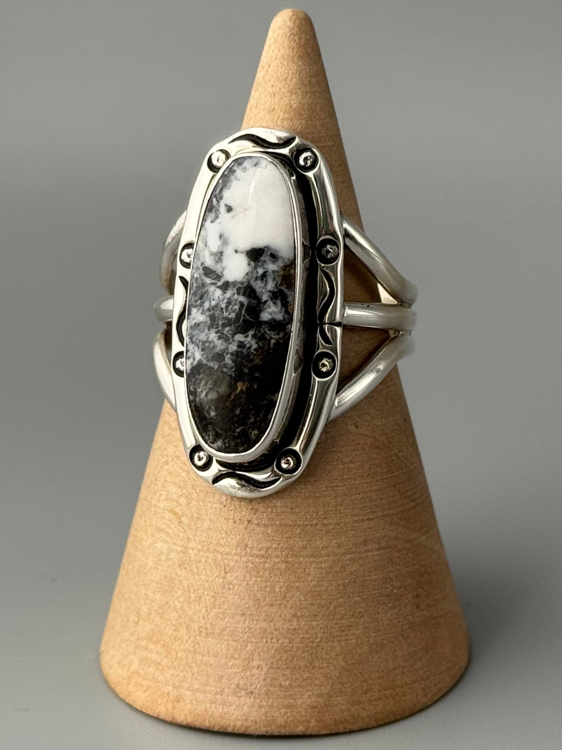 •WHITE BUFFALO TURQUOISE - SMUDGE• Navajo silver ring (size 7.5)