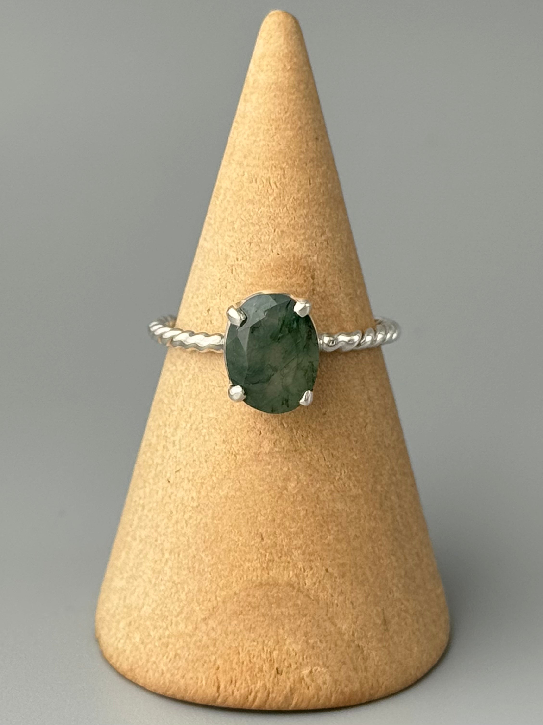 •FACETED MOSS AGATE - OVAL• roped band silver ring (size 7.25)