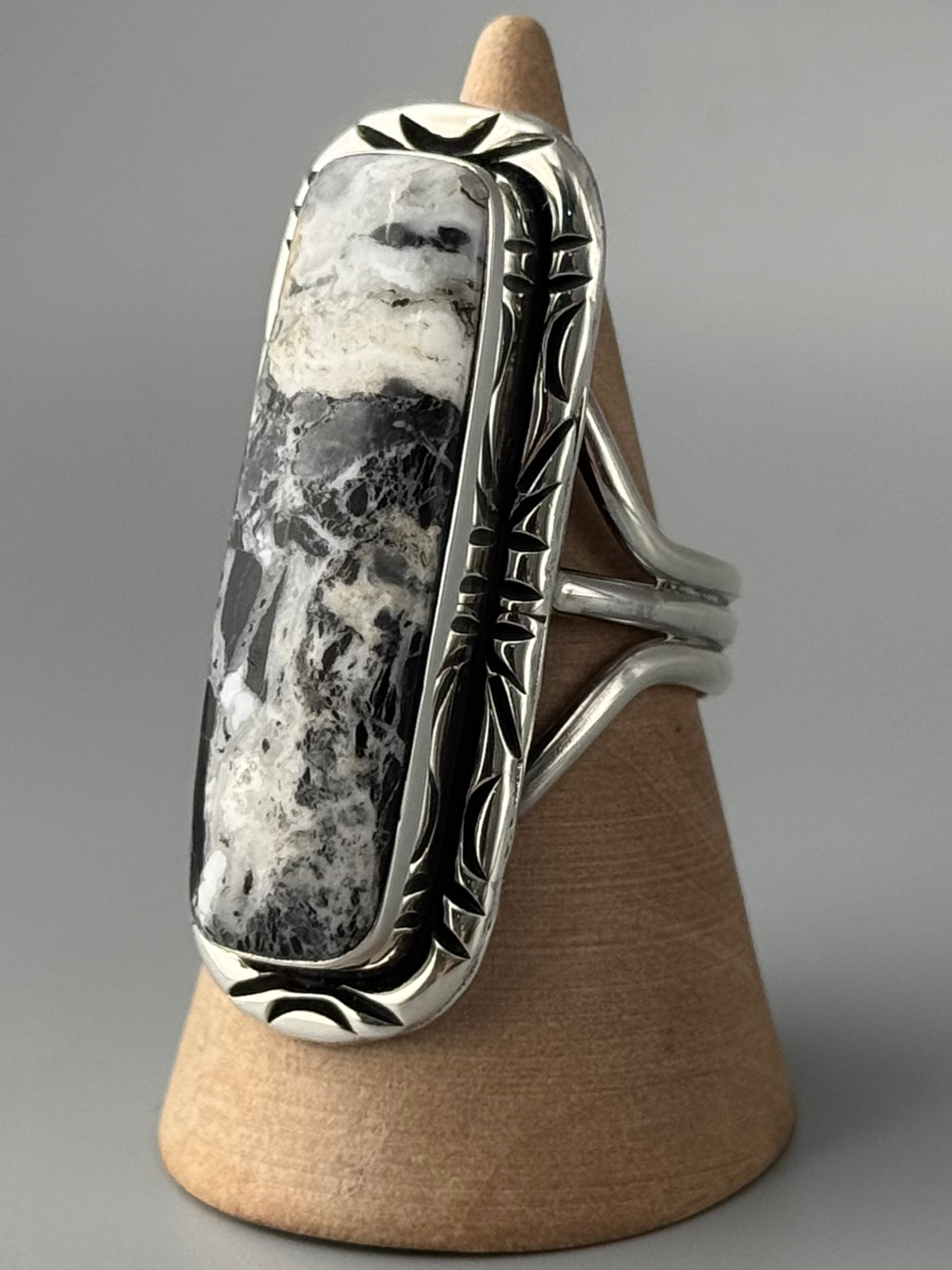•WHITE BUFFALO TURQUOISE - AZHÍ• Navajo silver ring (size 10)