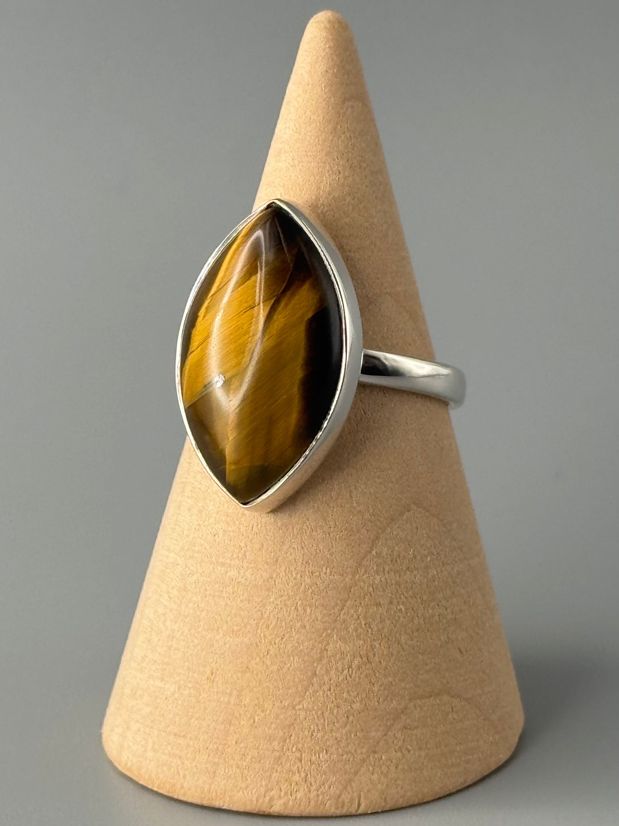 •TIGER EYE - MARQUISE• simple bezel silver ring (size 7)