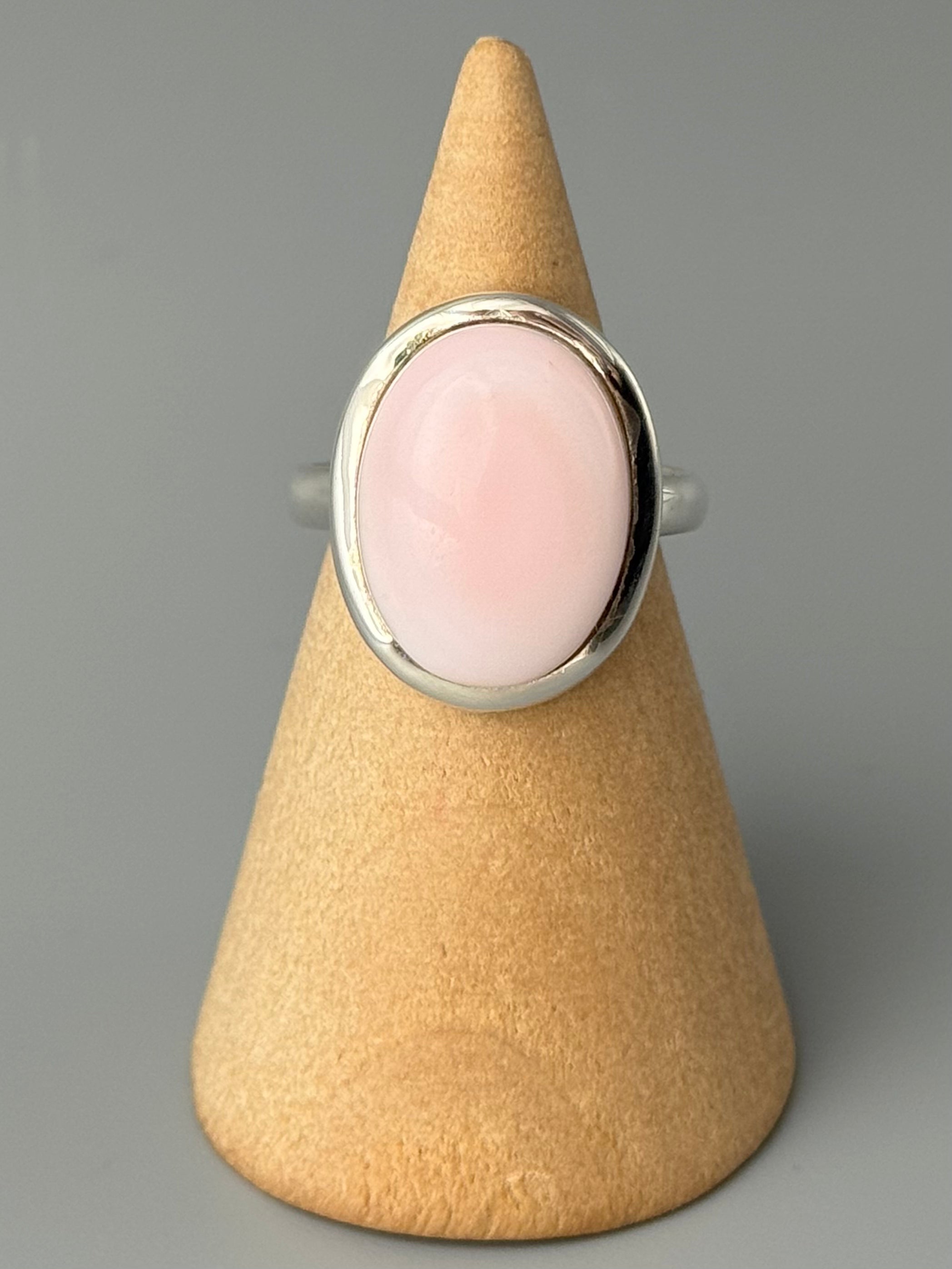 •PERUVIAN PINK OPAL - OVAL• scalloped bezel silver ring (size 7)