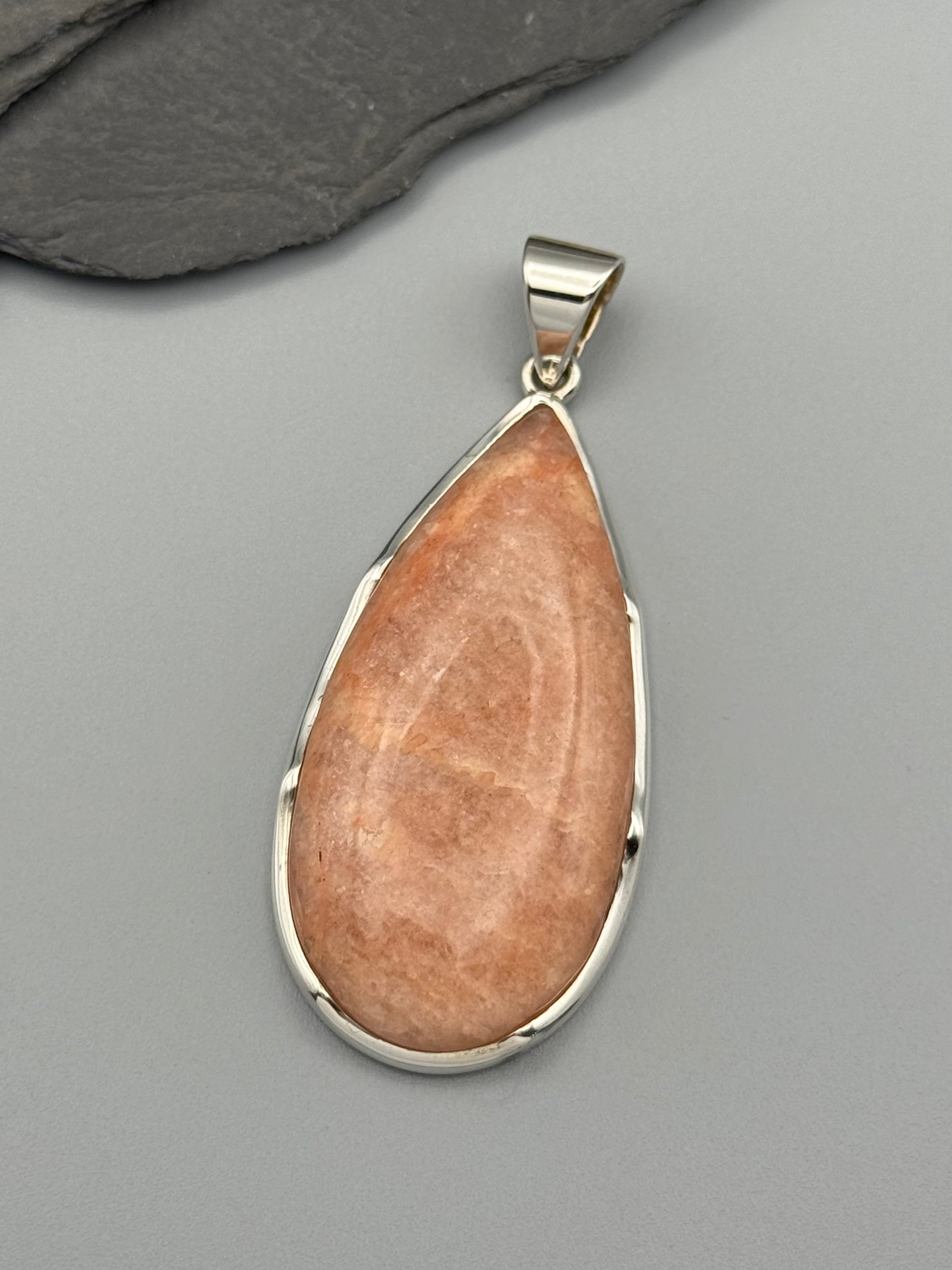 •SUNSTONE - TEARDROP• scalloped bezel silver pendant