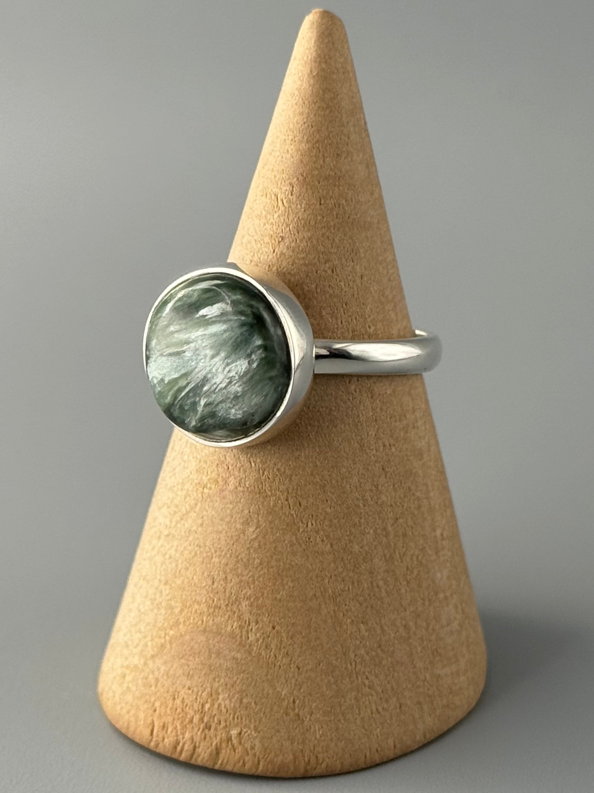 •SERAPHINITE - ROUND• simple bezel silver ring (various sizes)