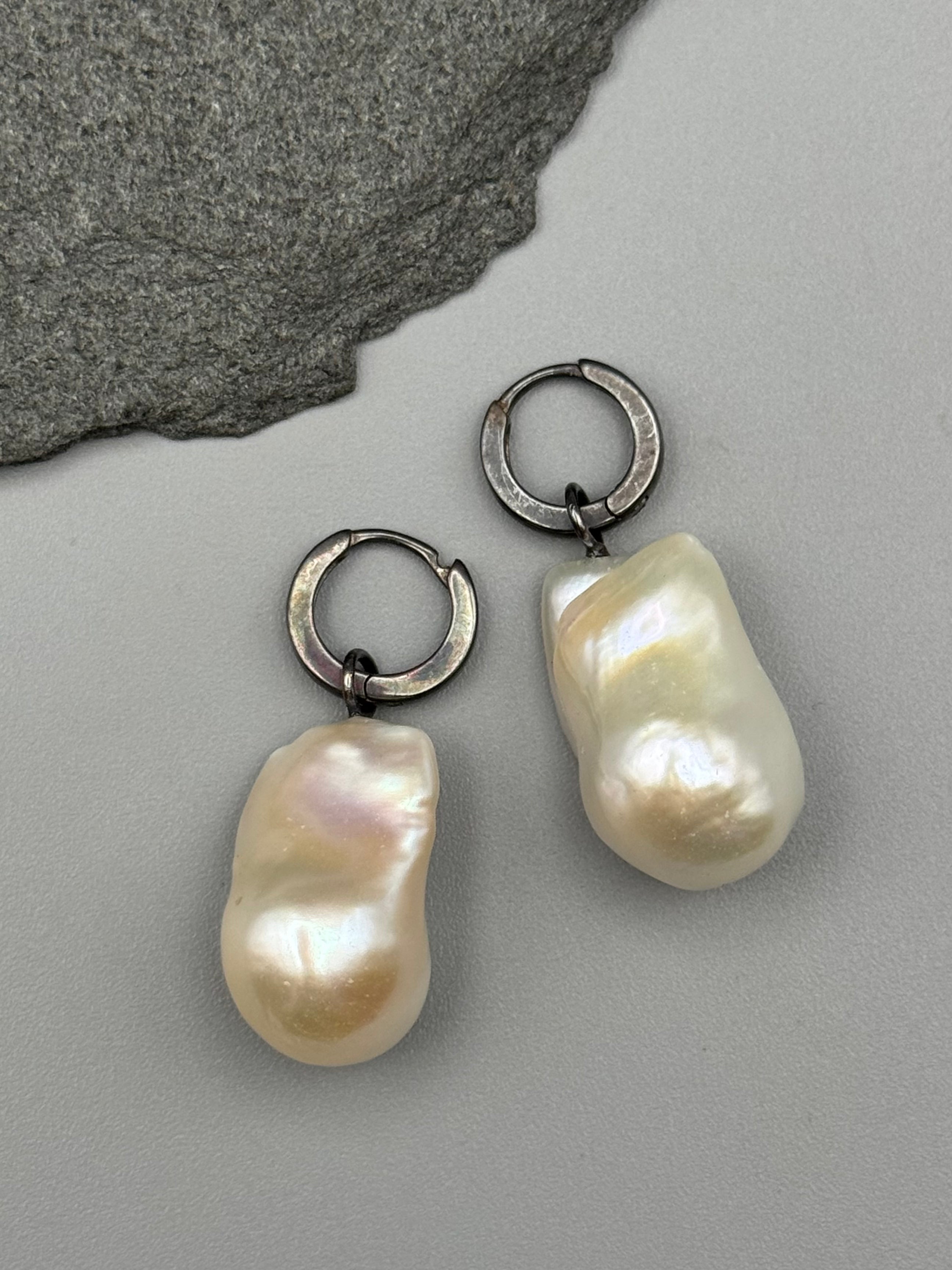 •HUG HOOP• pearl + silver hoop earrings
