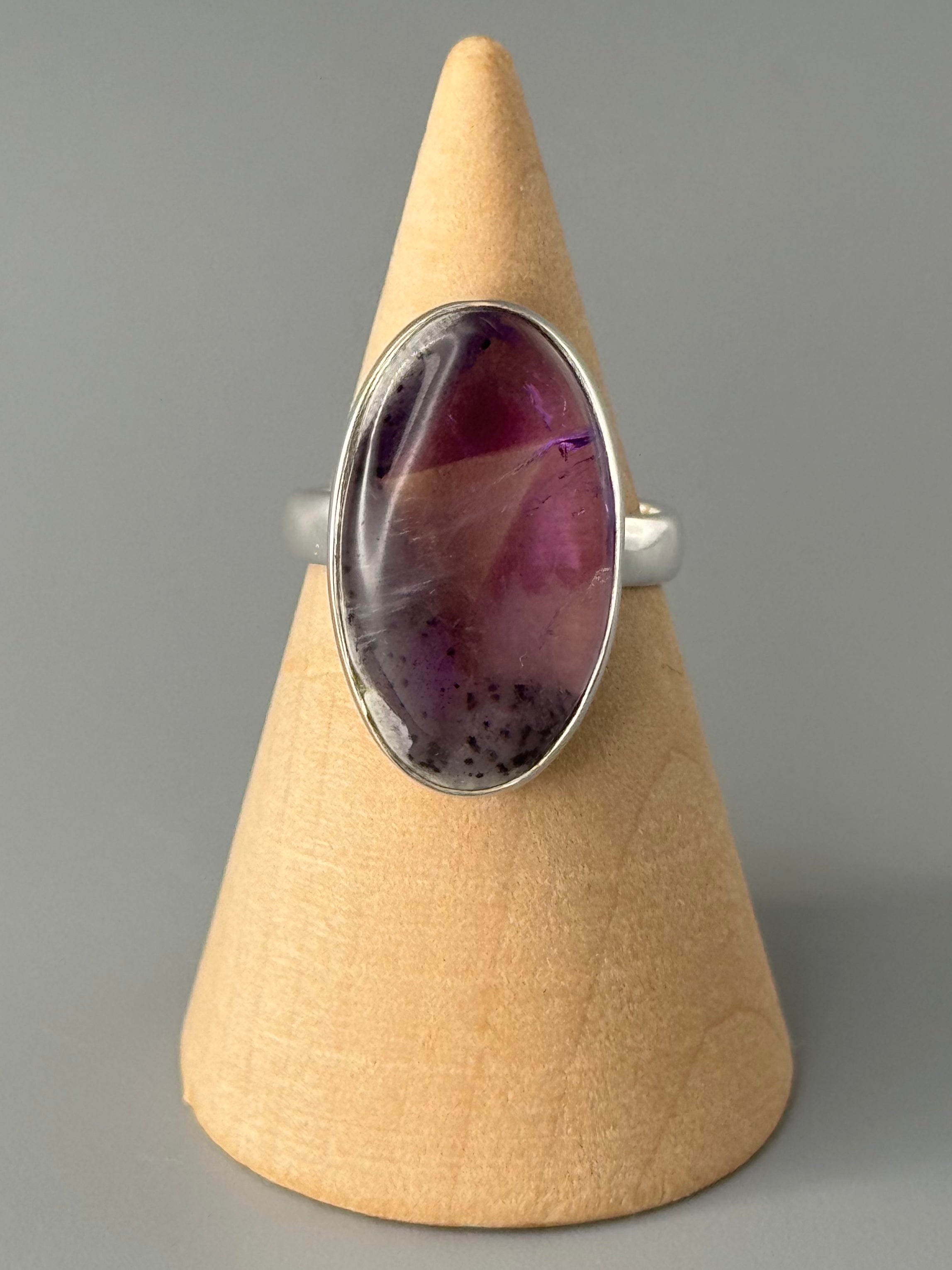 •AMETHYST - OVAL• simple bezel silver ring (size 6.25)