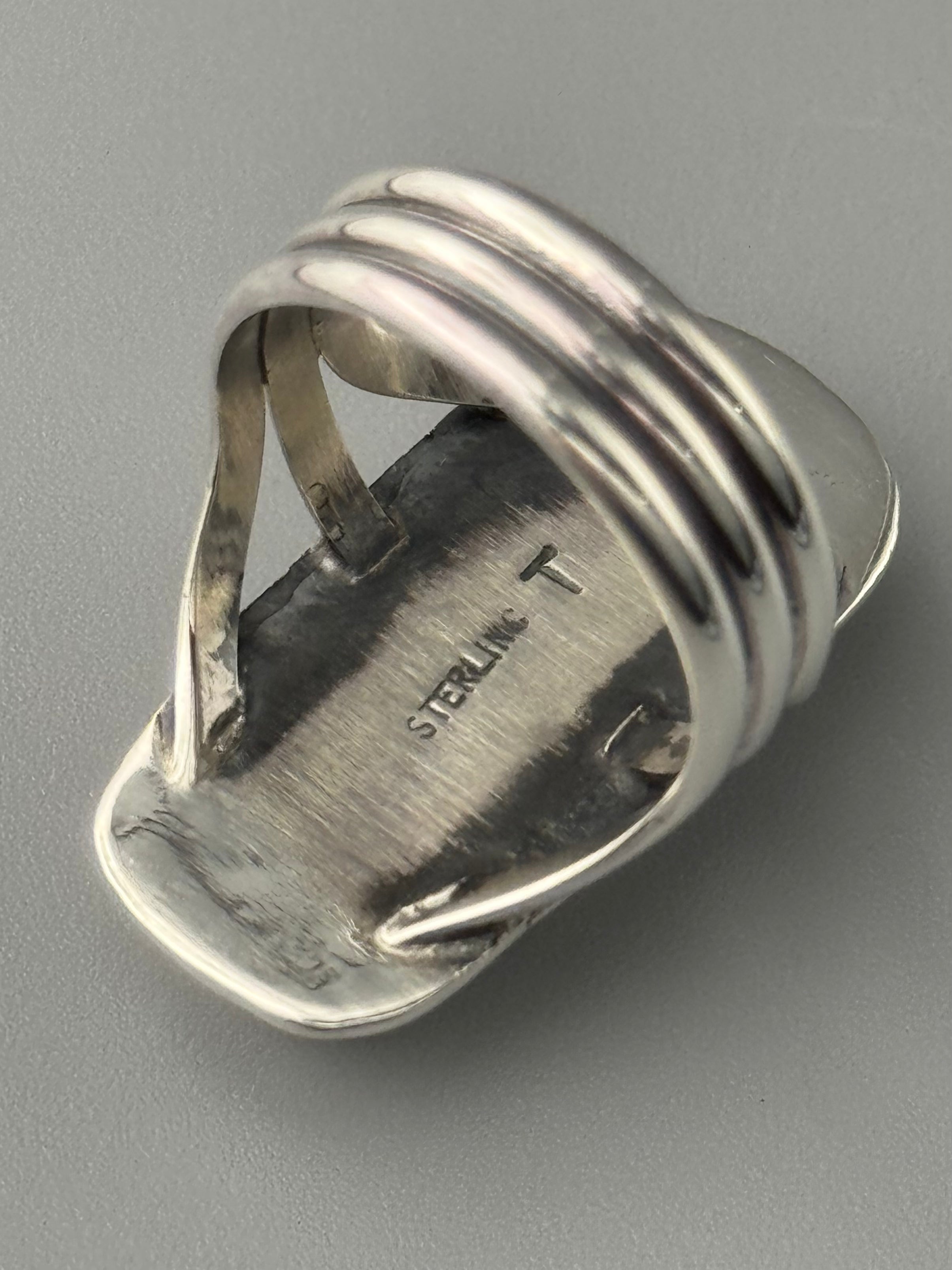 •BLACKJACK TURQUOISE - SHÁ - 1• Navajo silver ring (size 8)
