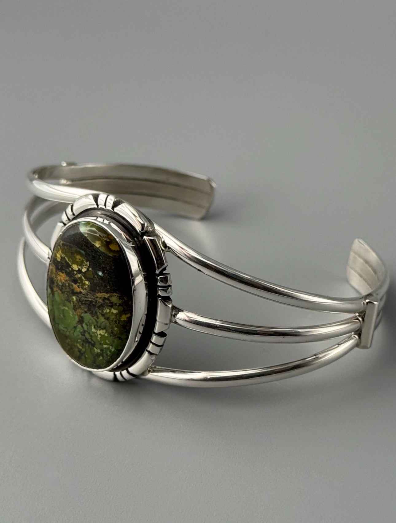 •BLACKJACK TURQUOISE - MOUNTAIN FEATHERS - 1• Navajo sterling silver cuff bracelet (6.75" +/-)