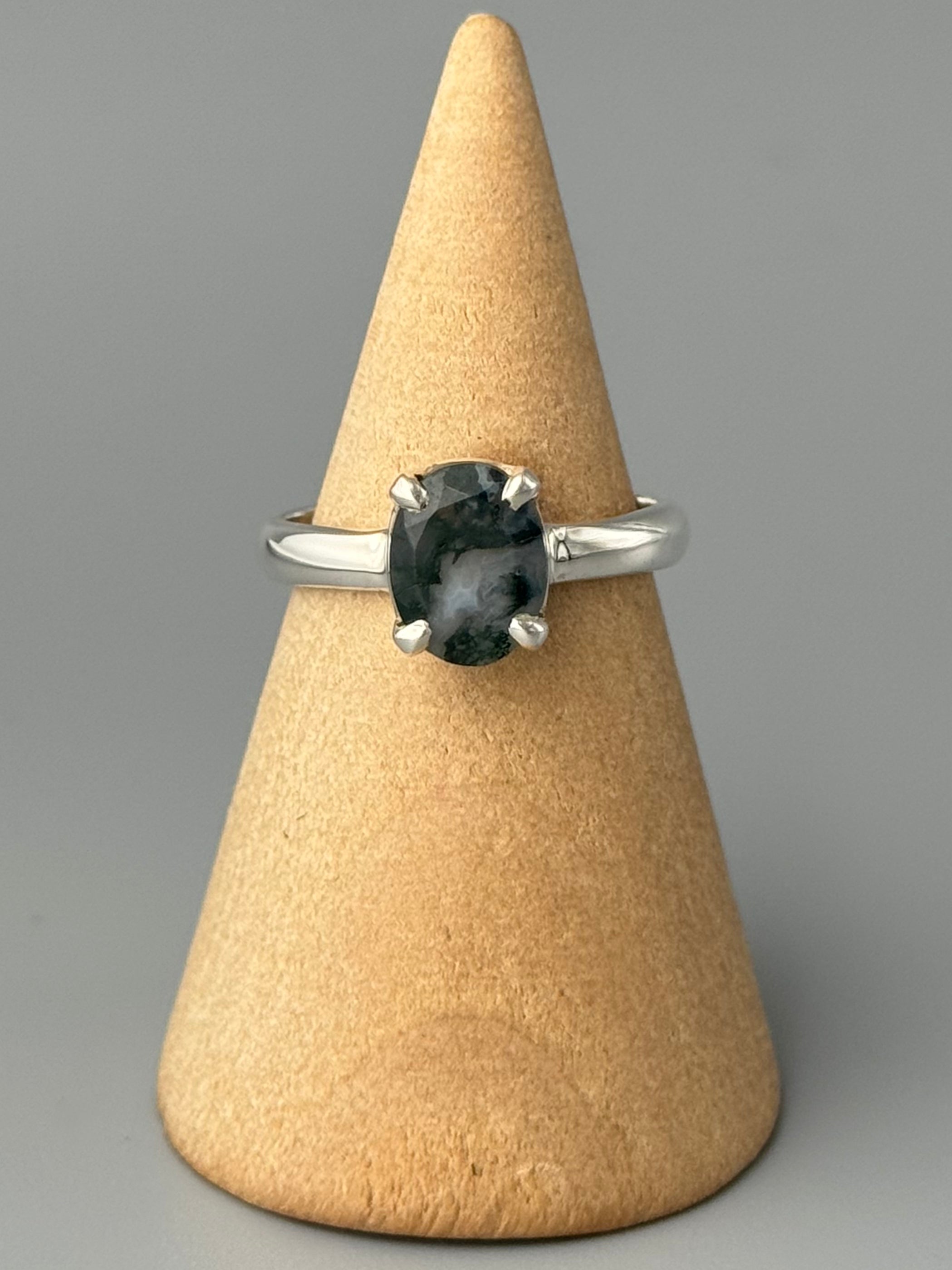 •FACETED MOSS AGATE - OVAL• prong set silver ring (size 7)