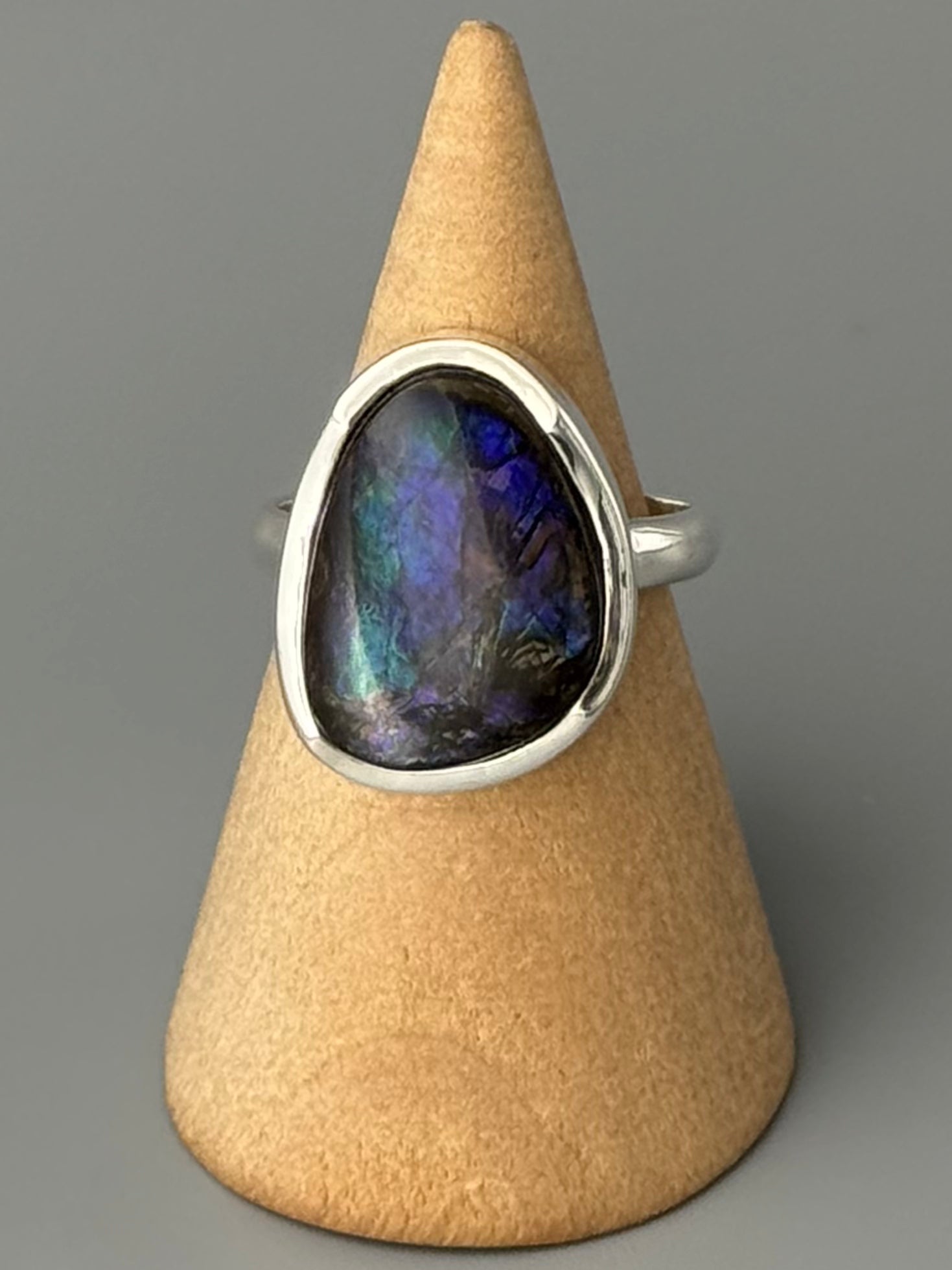 •AMMOLITE - FREEFORM• scallop bezel silver ring (size 8.75)