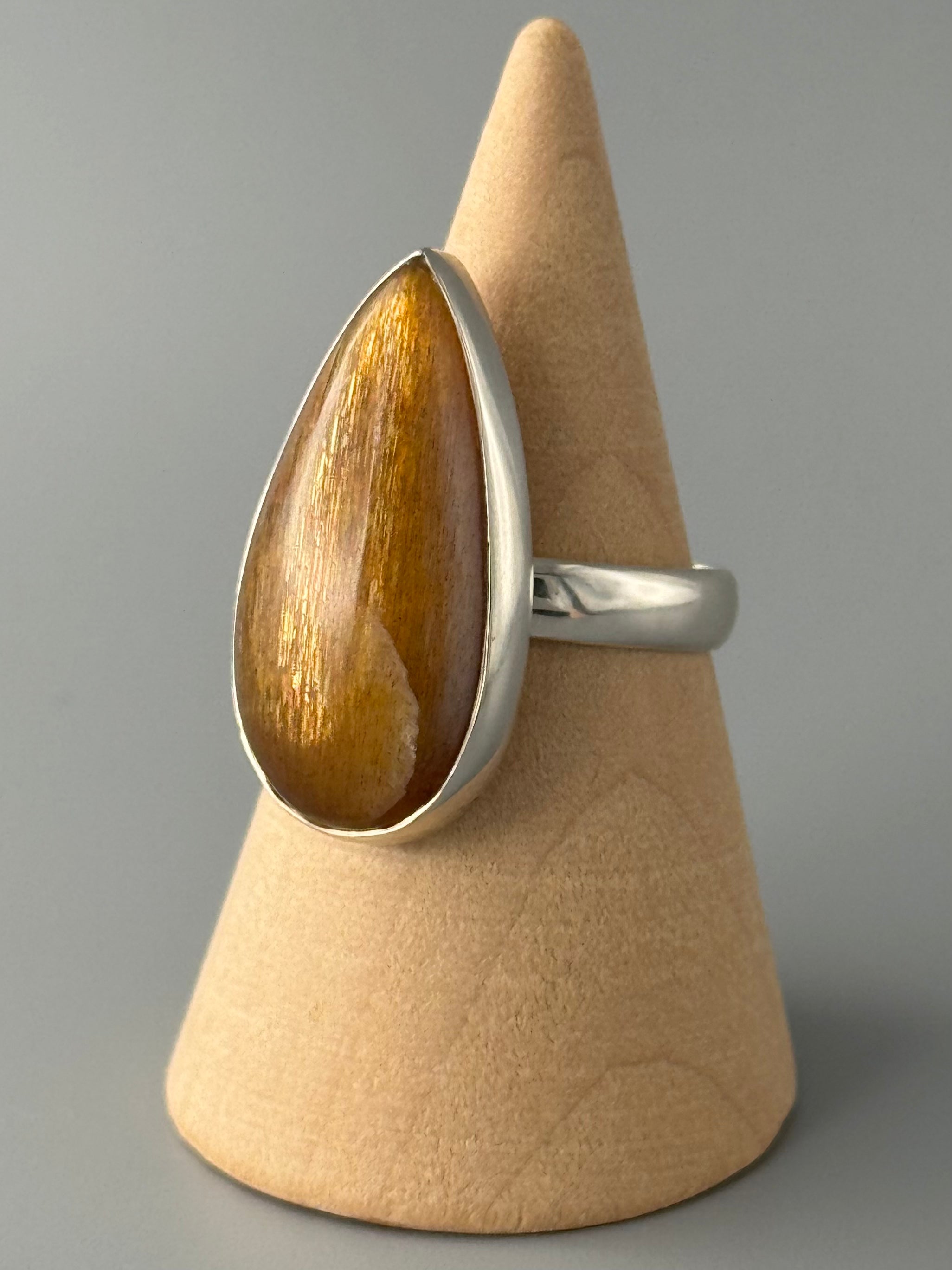 •SUN/MOONSTONE - TEAR• simple bezel silver ring (size 8)
