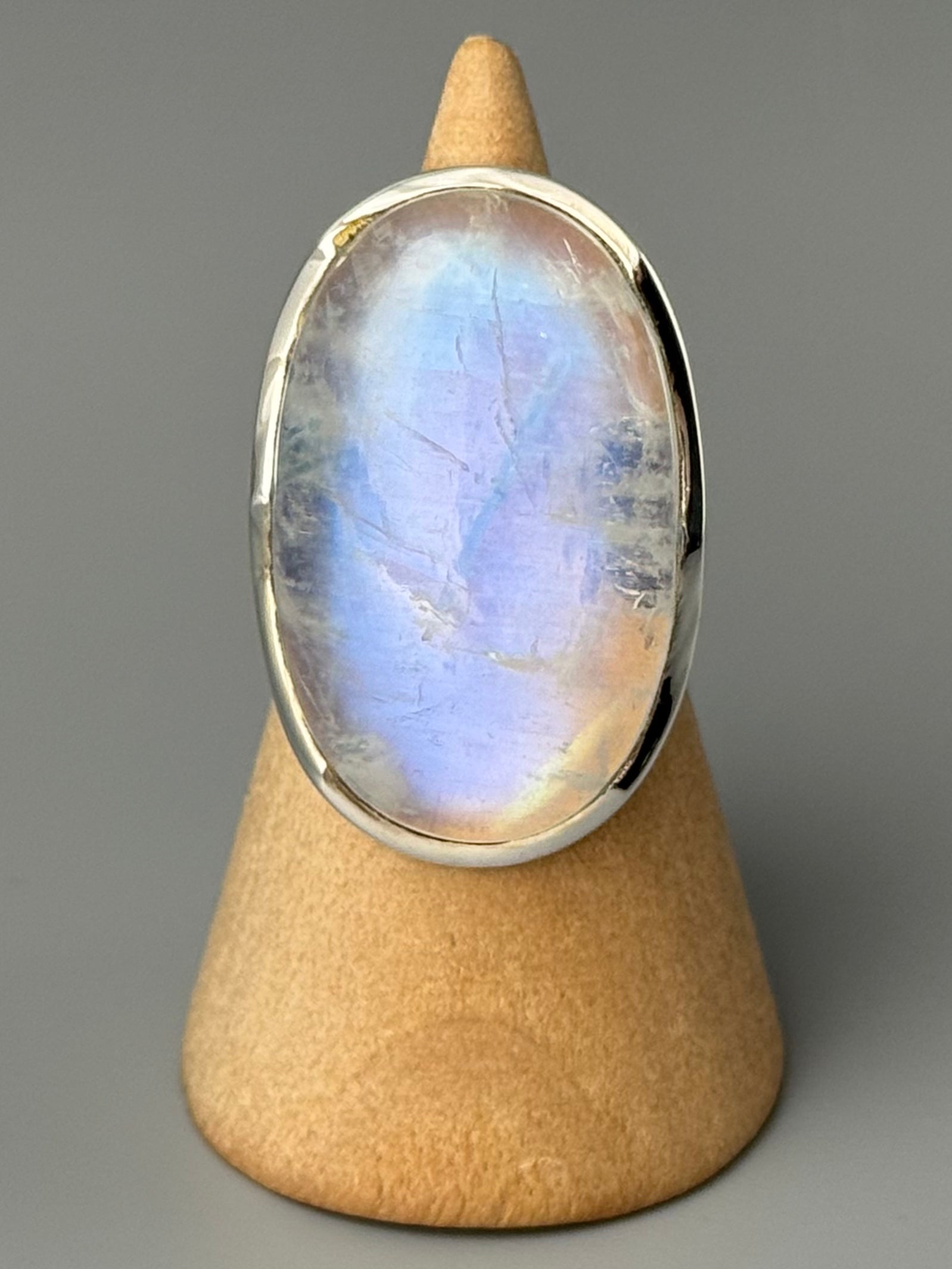 •RAINBOW MOONSTONE - BIGGIE OVAL• scalloped bezel silver ring (size 6.25)