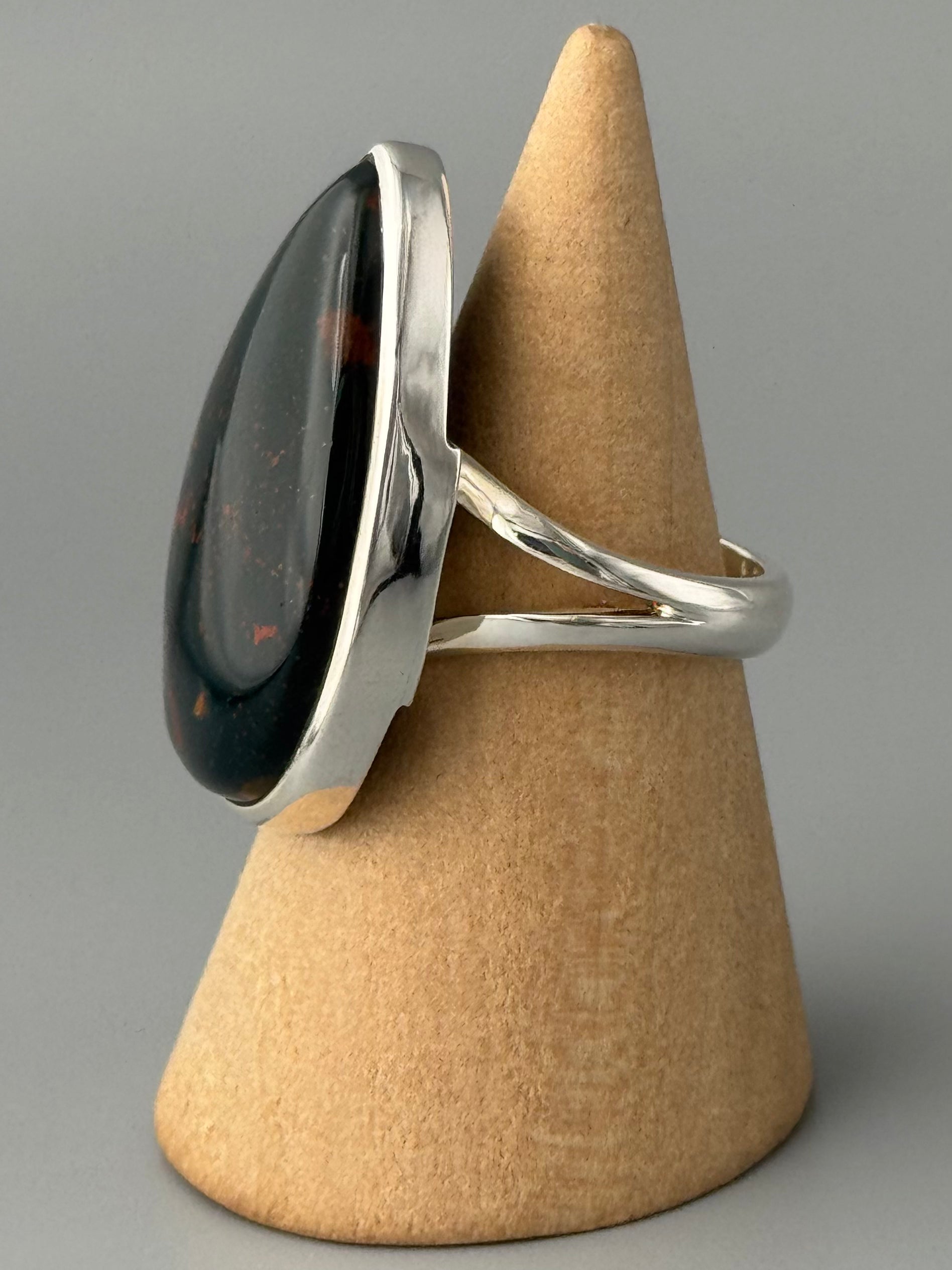 •BLOODSTONE - TEAR• split band silver ring (size 7.25)