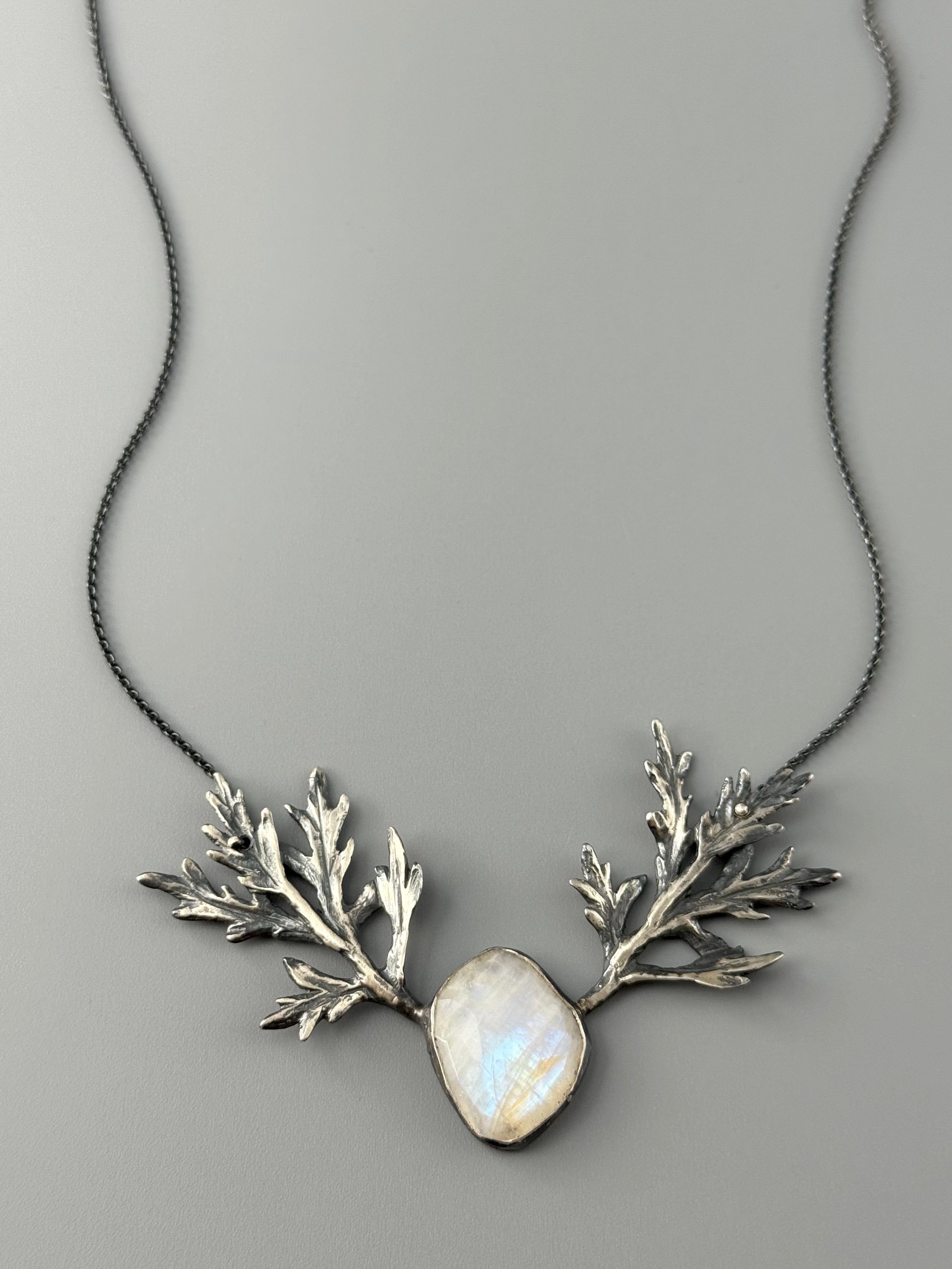 •VICTORIAN MUGWORT - BIGGIE• faceted rainbow moonstone + mugwort + silver necklace (18" long)
