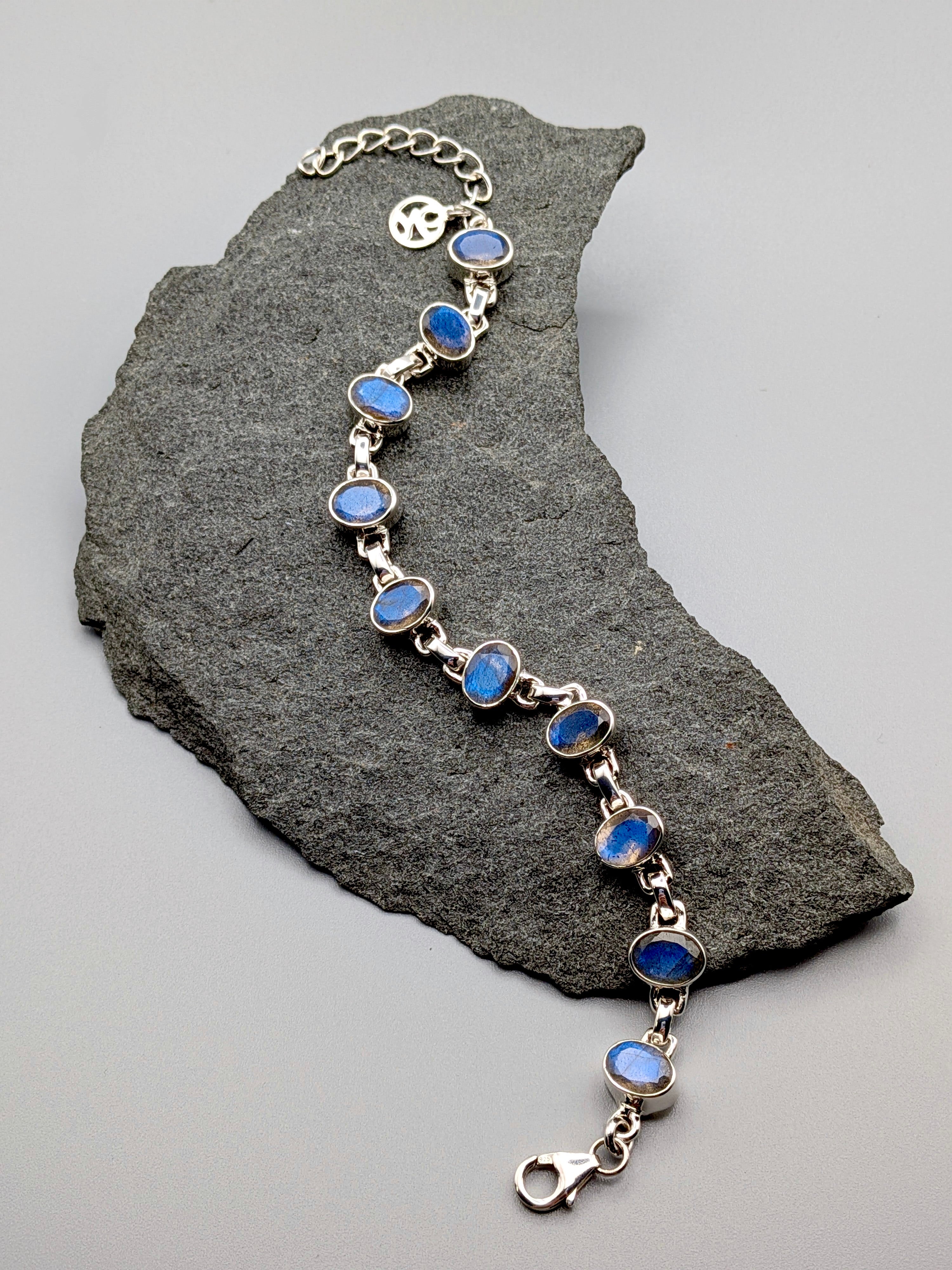 •LABRADORITE OVAL - FACETED• linked silver bracelet (6.5" - 8")