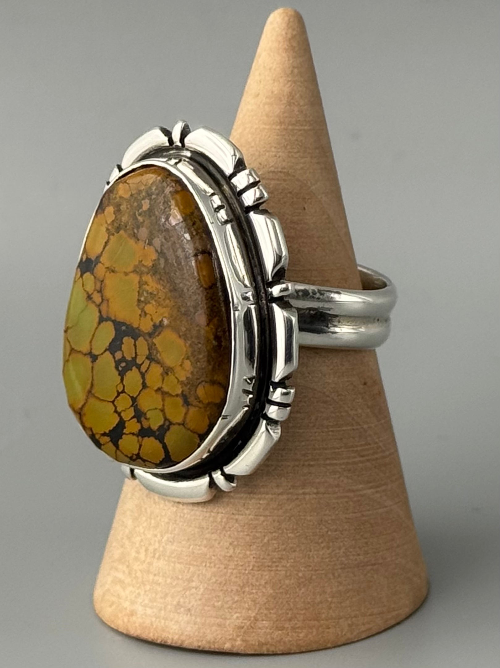 •BLACKJACK TURQUOISE - MOUNTAIN FEATHERS• Navajo adjustable silver ring