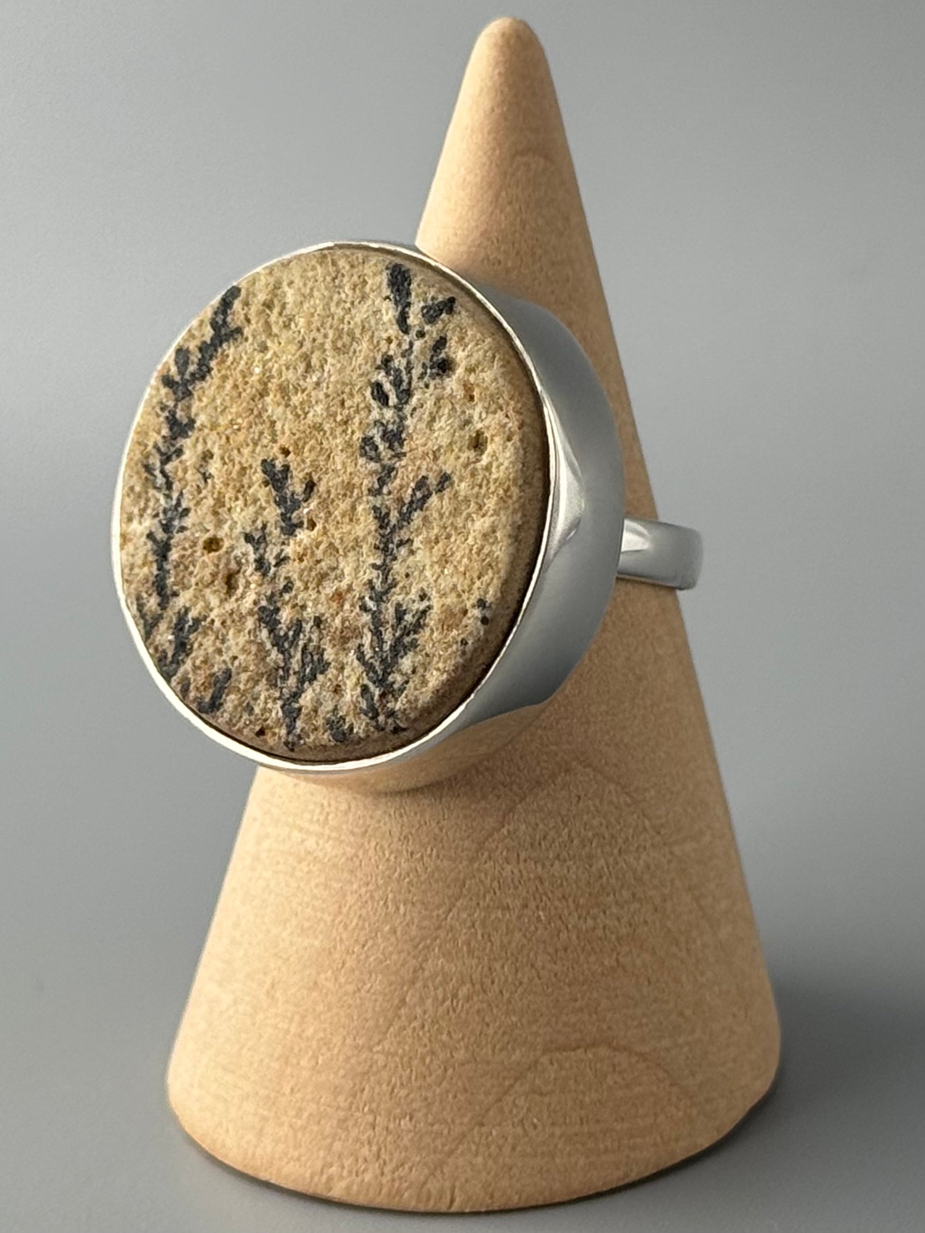 •DENDRITIC SANDSTONE - ROUND• simple bezel silver ring (size 6.75)