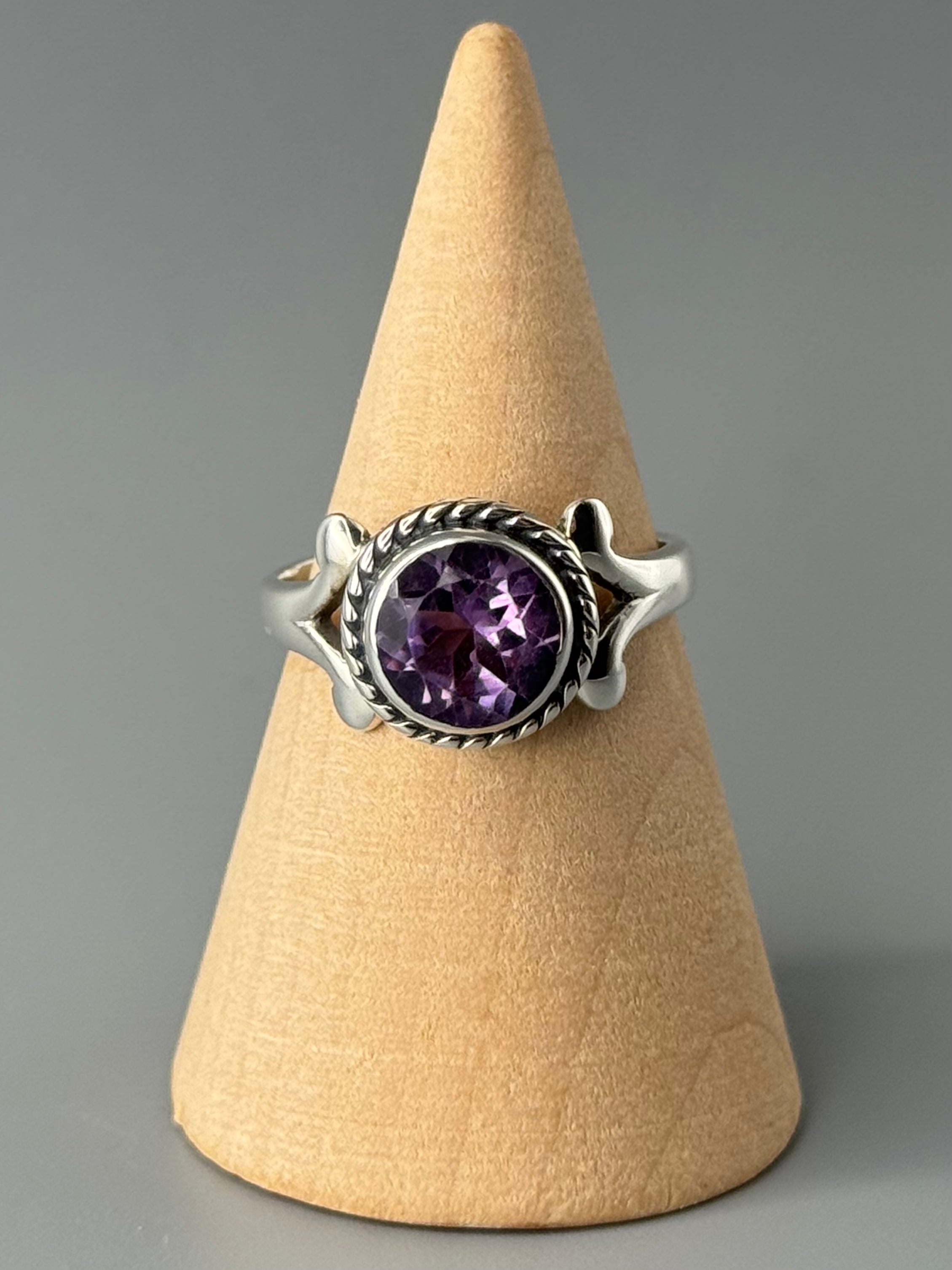 •AMETHYST - CORBEL• roped bezel silver ring (various sizes)