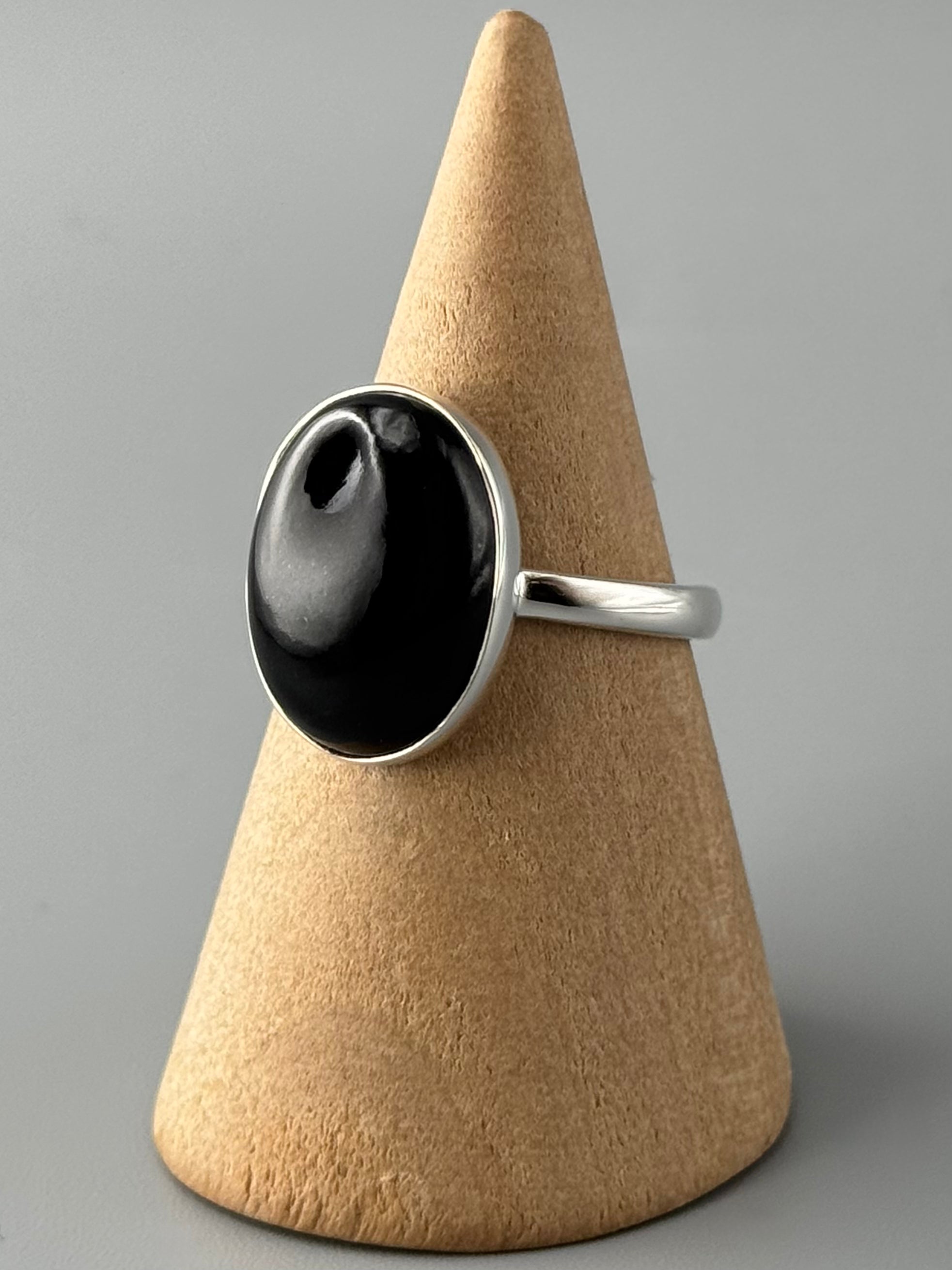 •BLACK ONYX - OVAL• simple band silver ring (various sizes)