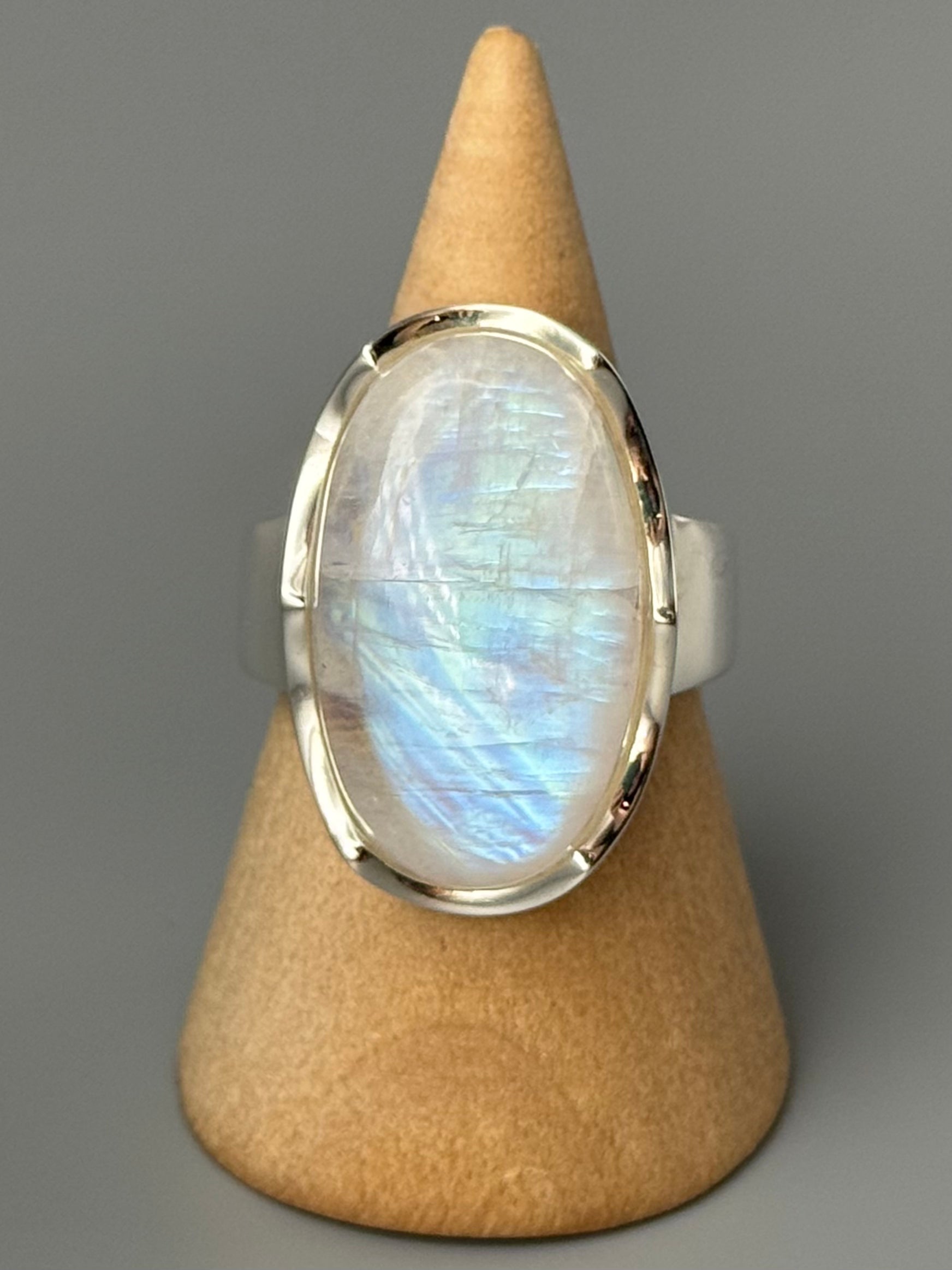 •RAINBOW MOONSTONE - LARGE OVAL• scalloped bezel silver ring (size 10.75)