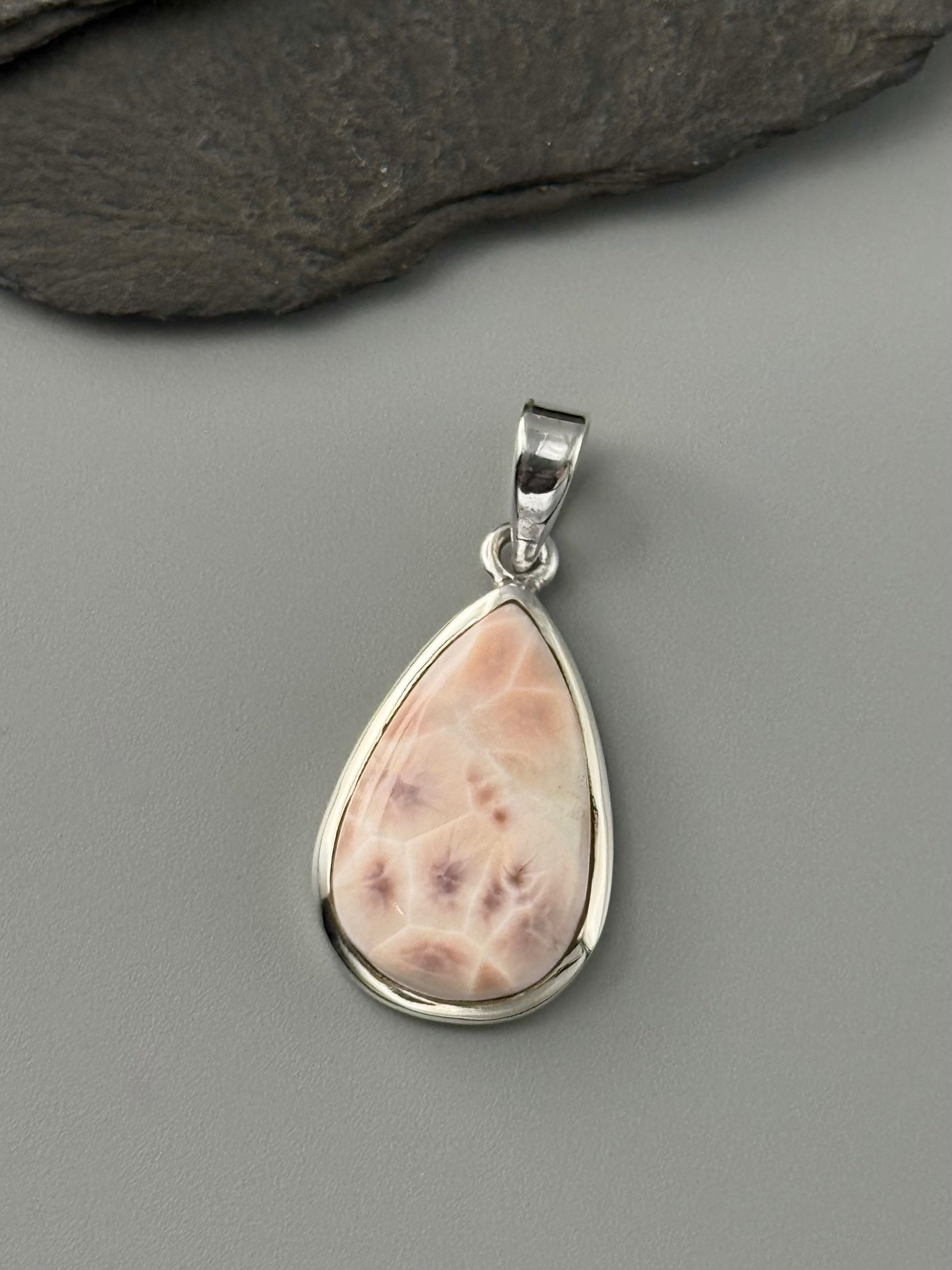 •THOMSONITE TEARDROP - SCALLOPED• sterling silver pendant