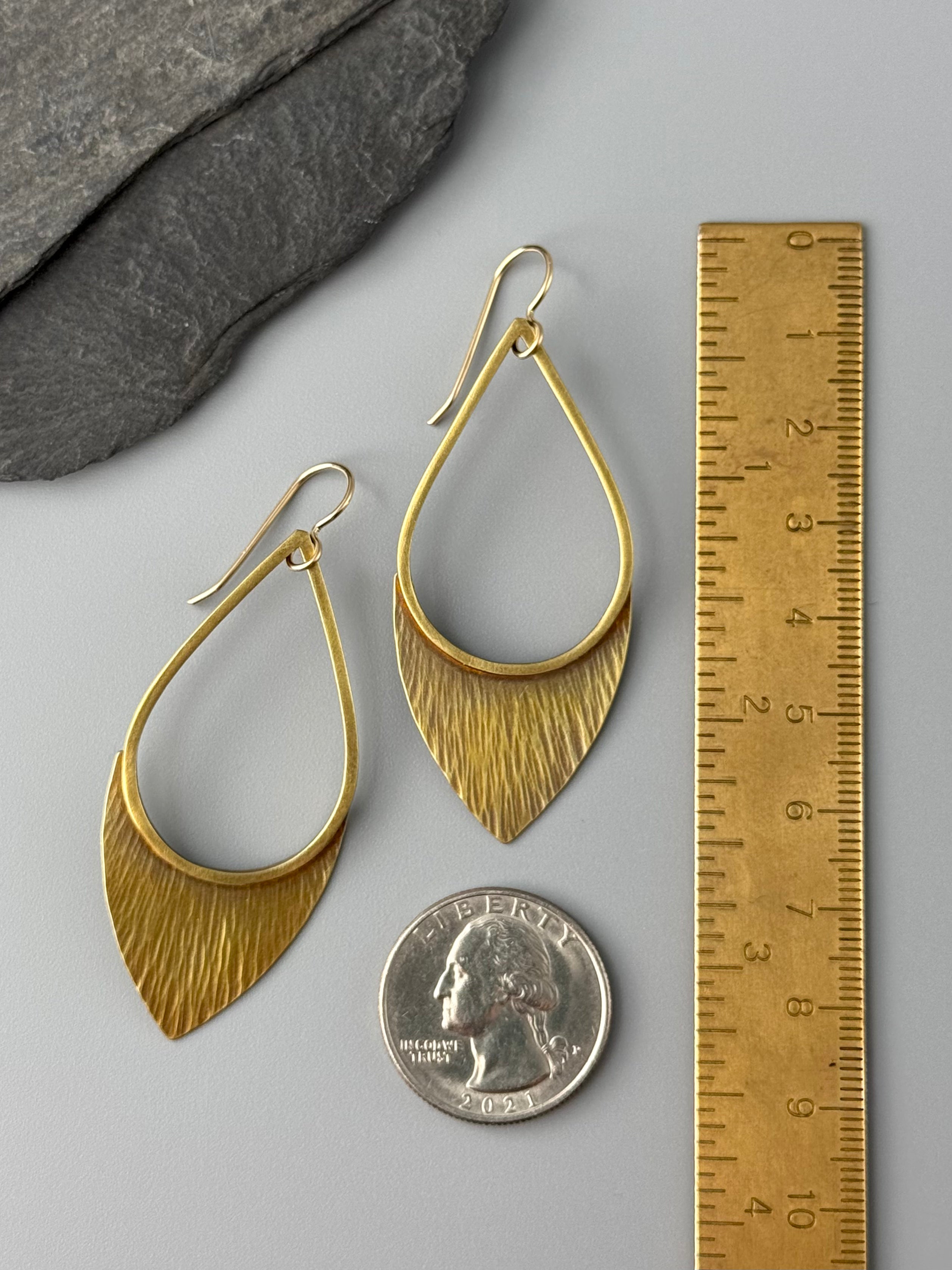 •FLORA• gold dangle earrings