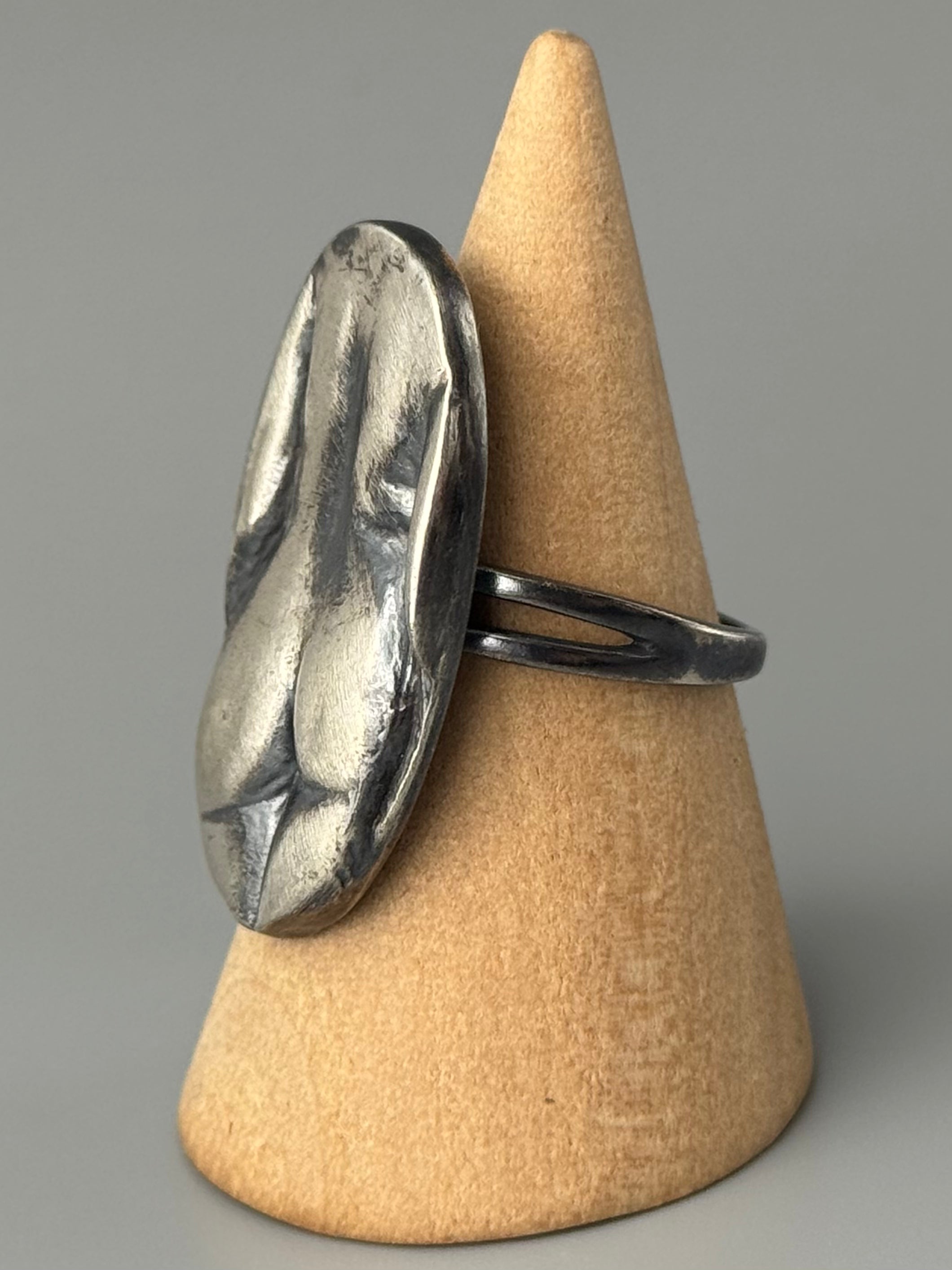 •CURVY BOOTY• oxidized silver ring (size 8)