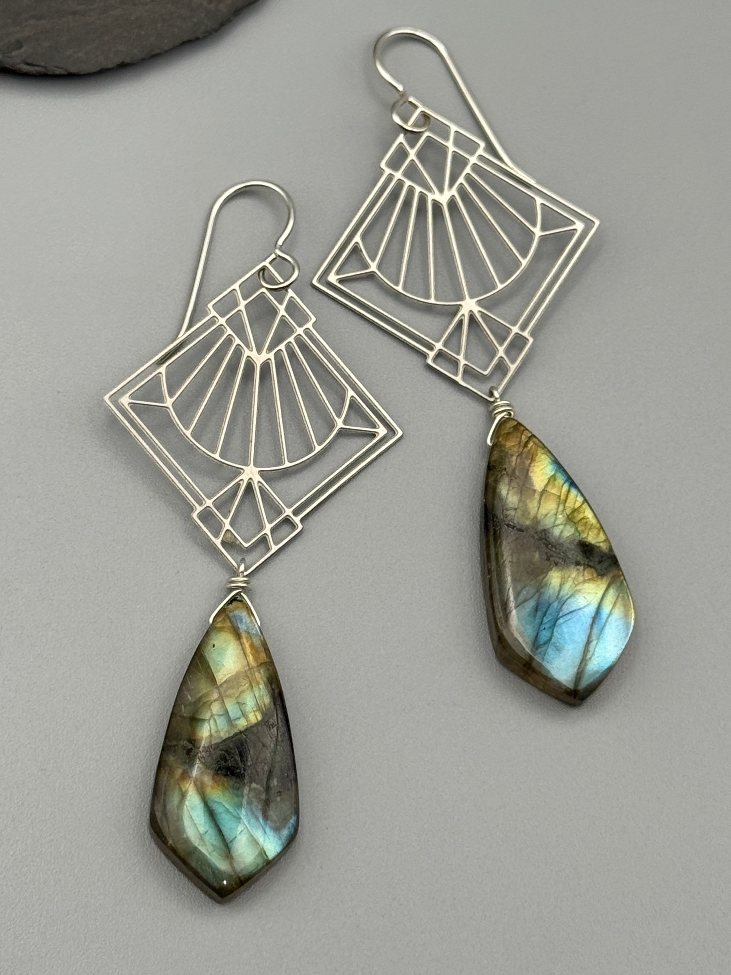 •DECO DIAMOND• labradorite + silver earrings