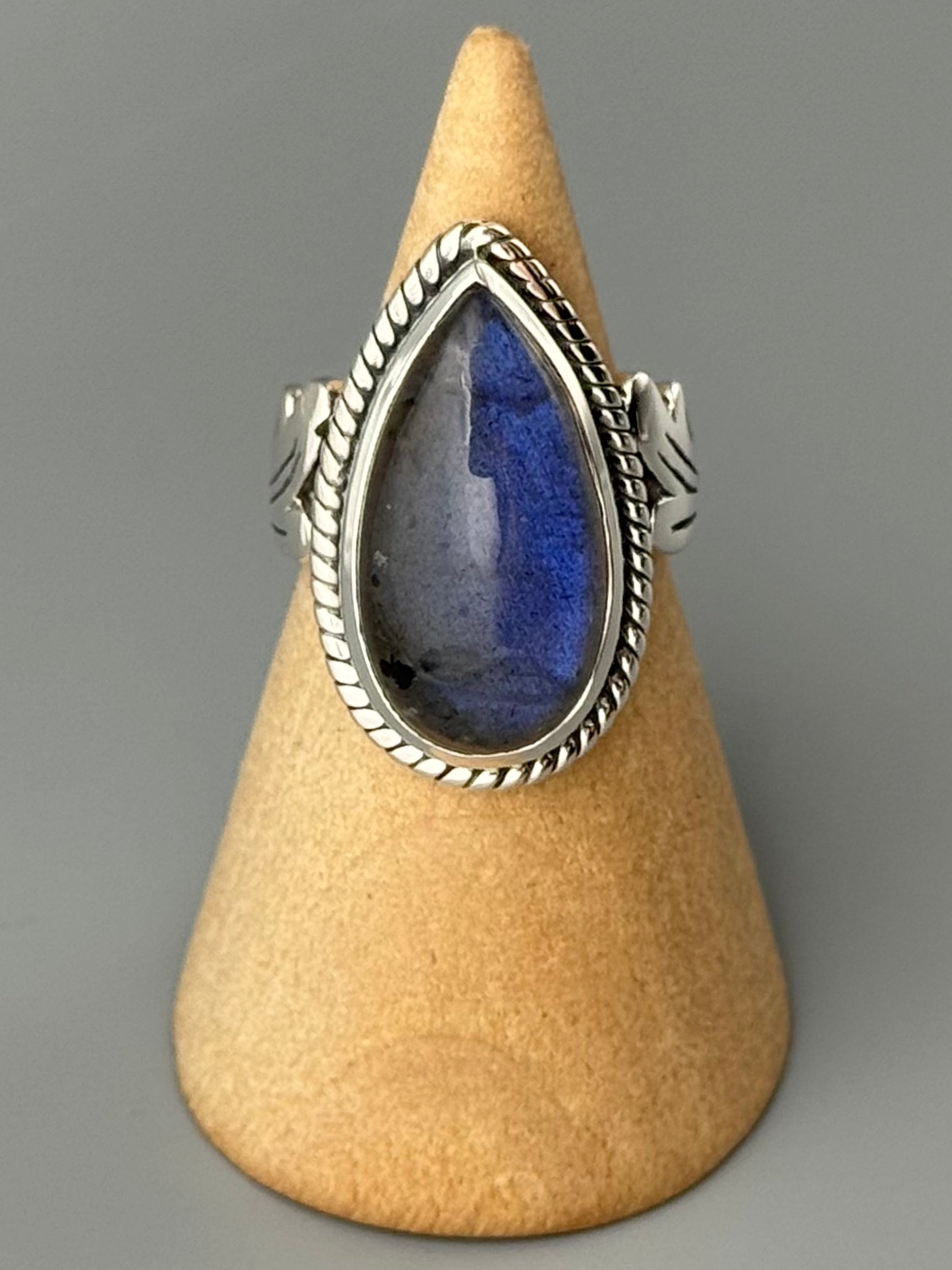 •LABRADORITE - FLEUR• roped bezel silver ring (various sizes)