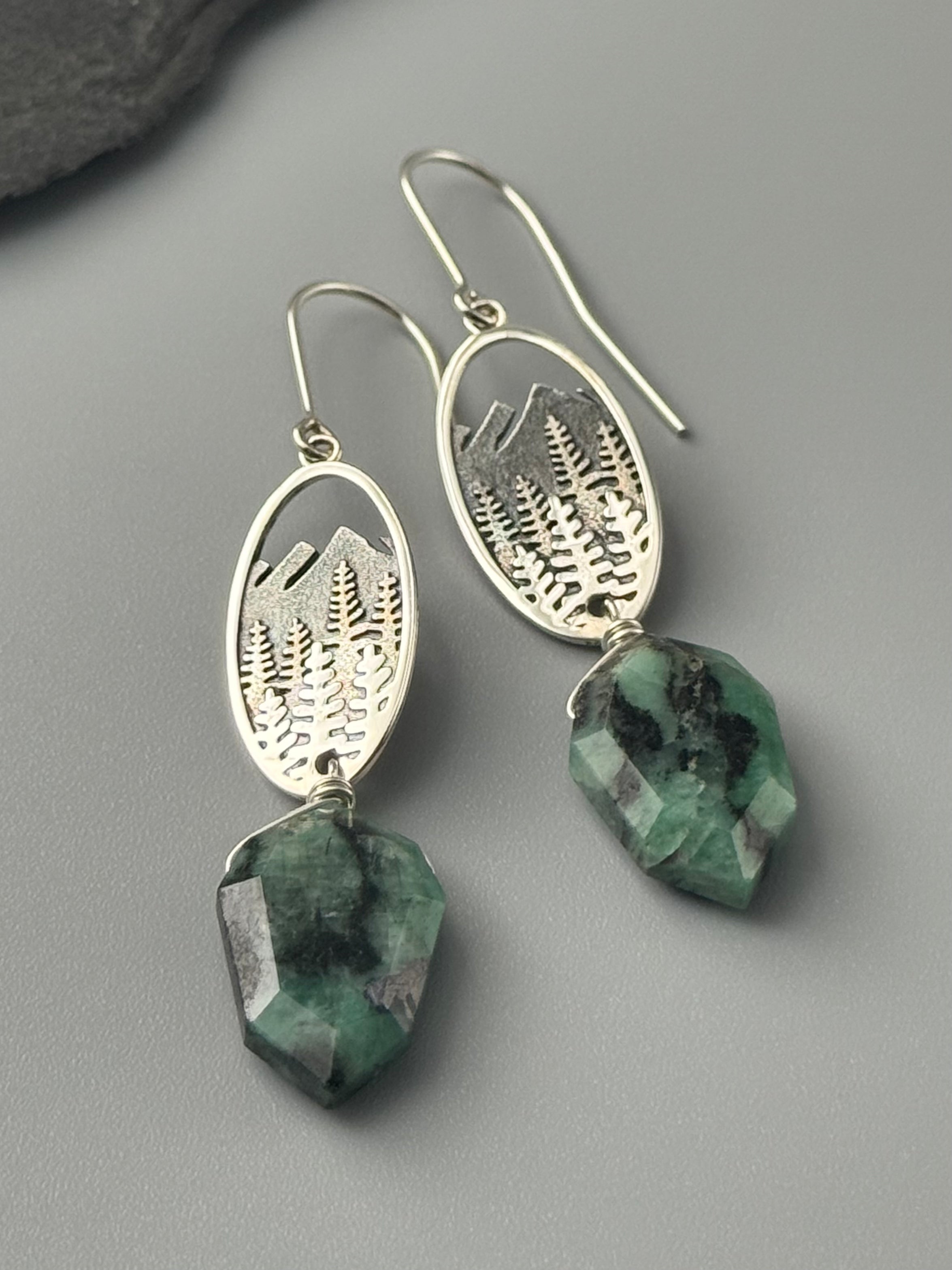 •BLUE RIDGE• emerald + silver dangle earrings