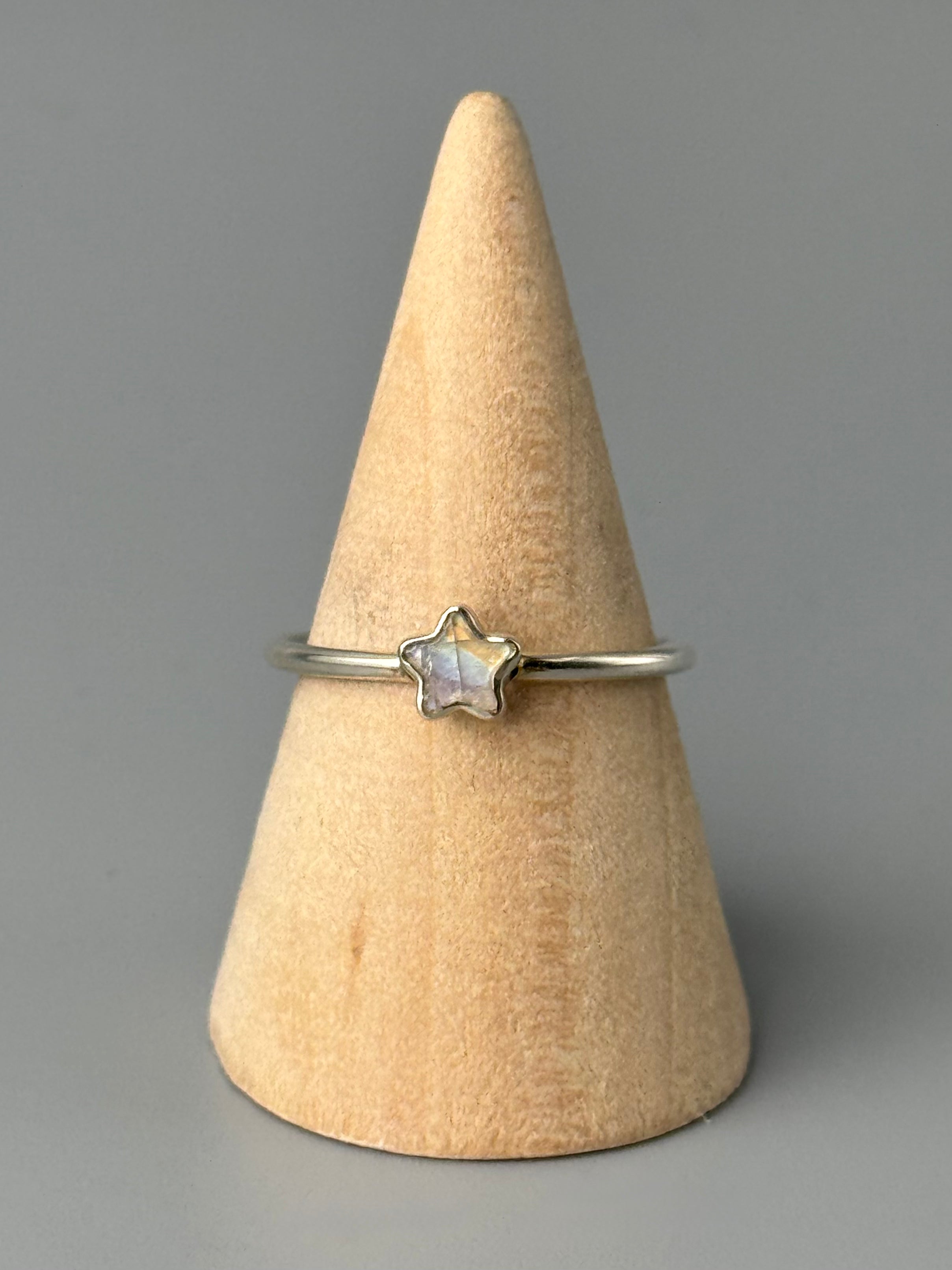 •RAINBOW MOONSTONE - SMALL STAR• silver ring (various sizes)