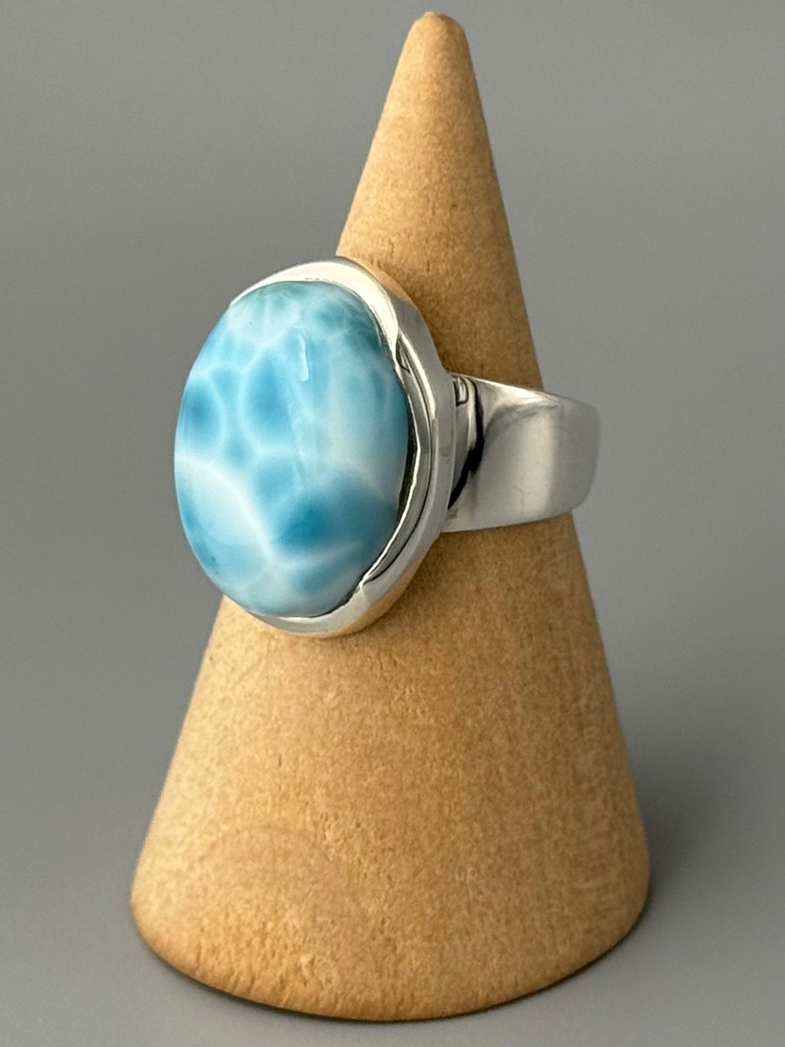•LARIMAR - OVAL• scalloped bezel silver ring (size 7)