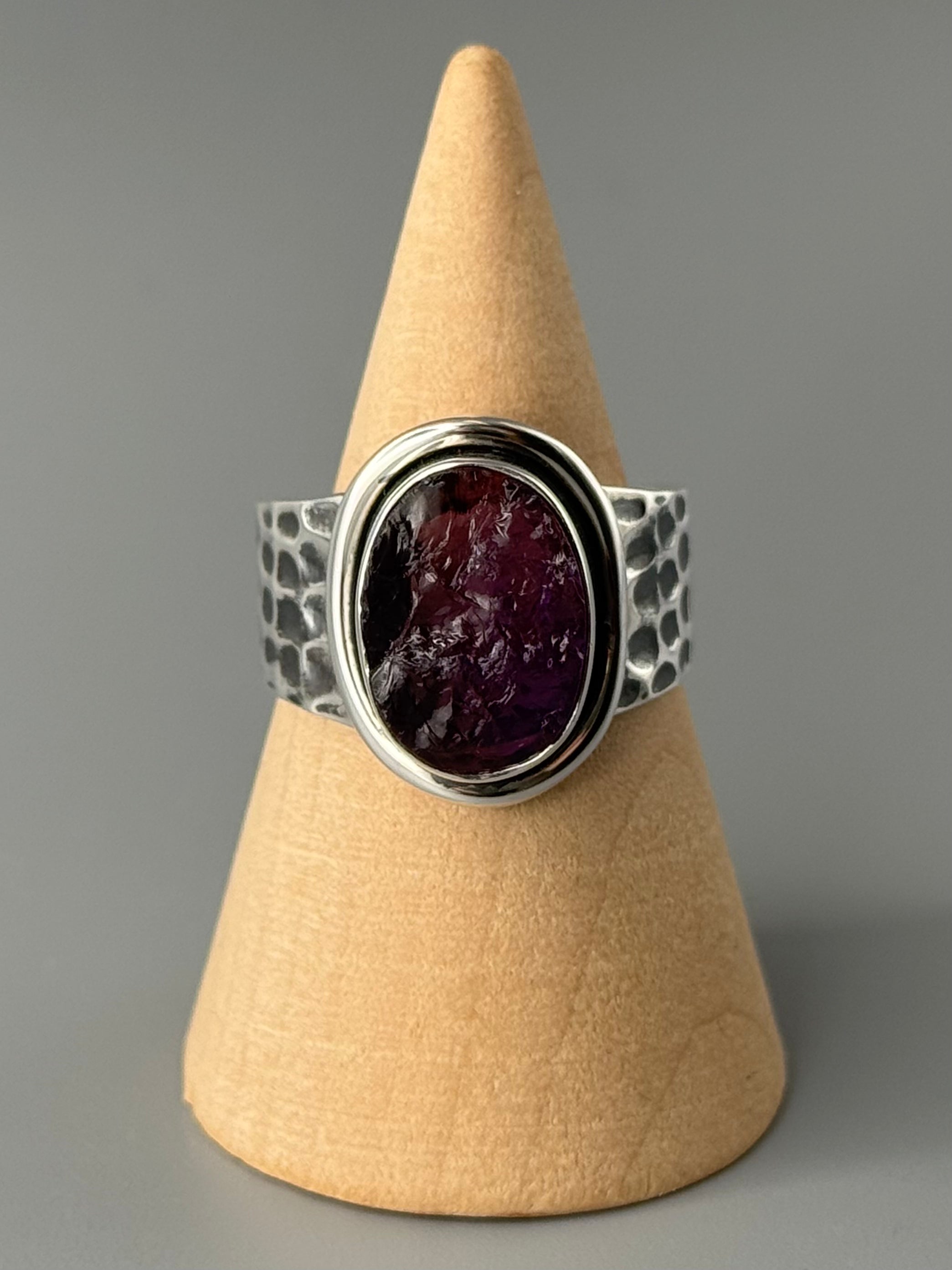 •AMETHYST - OVAL• textured cigar band silver ring (size 9)