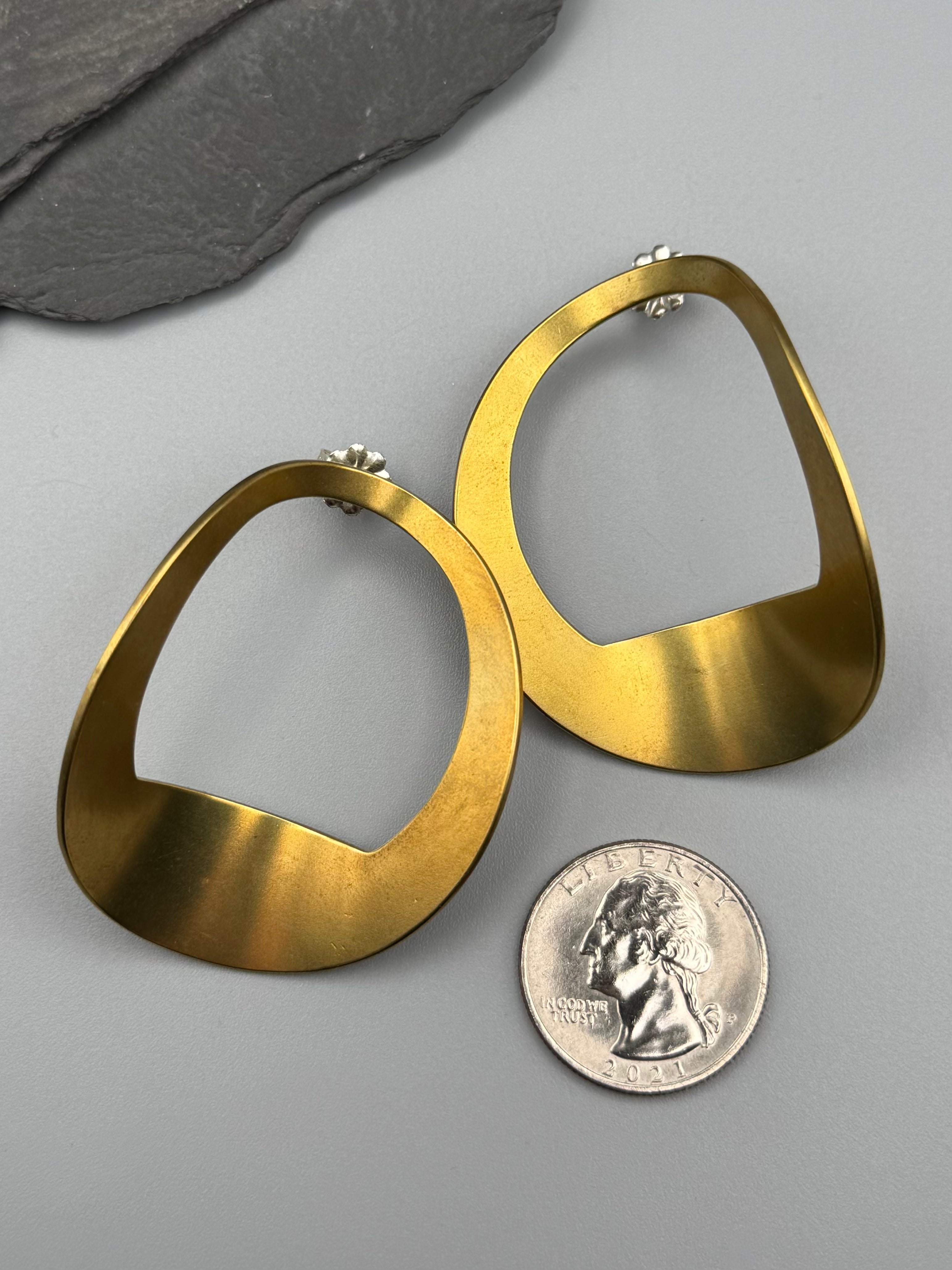 •MOD CIRCLE HOOP• brass post earrings
