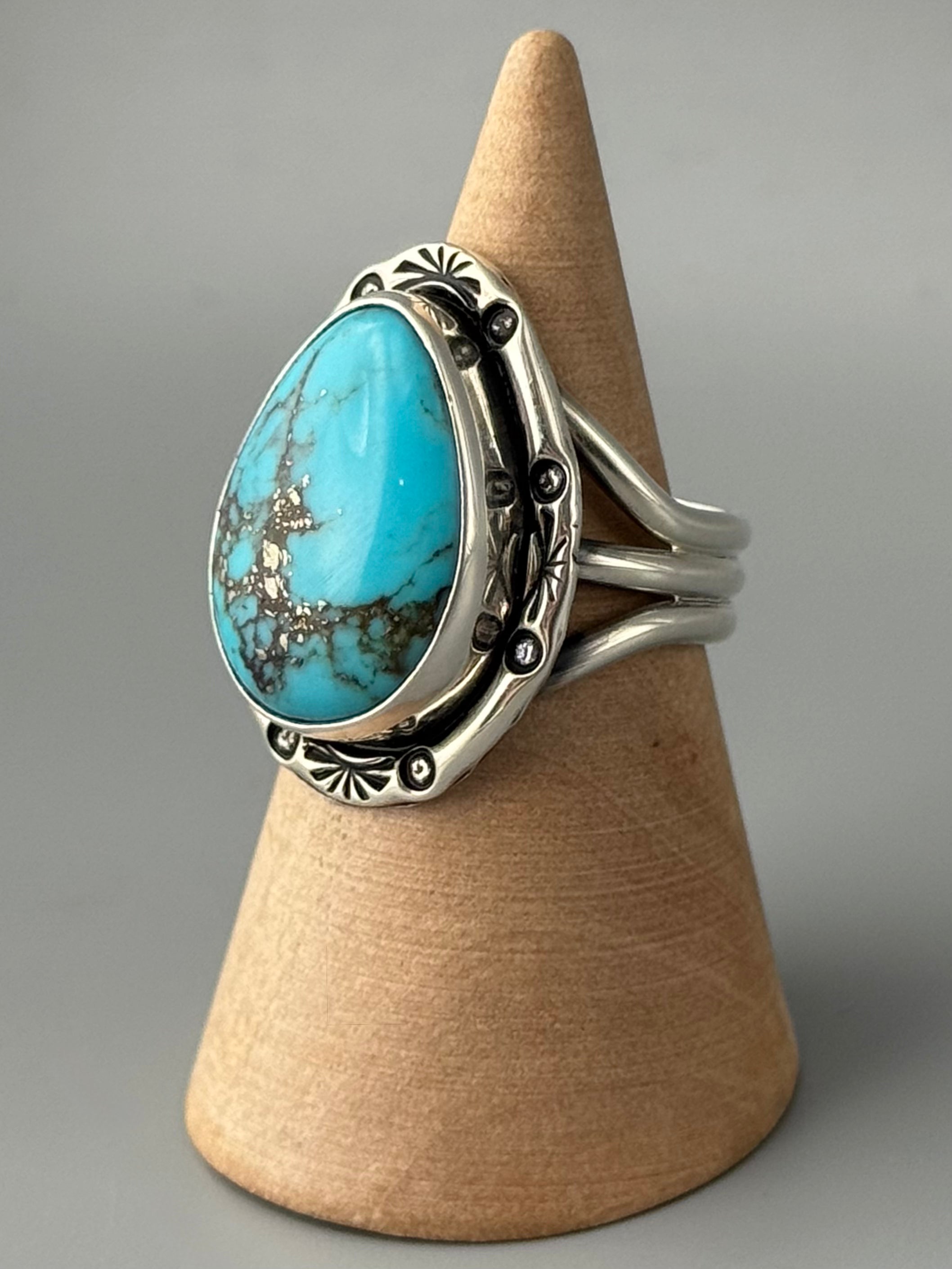 •KINGMAN TURQUOISE - SHÁ• Navajo silver ring (size 8.5)