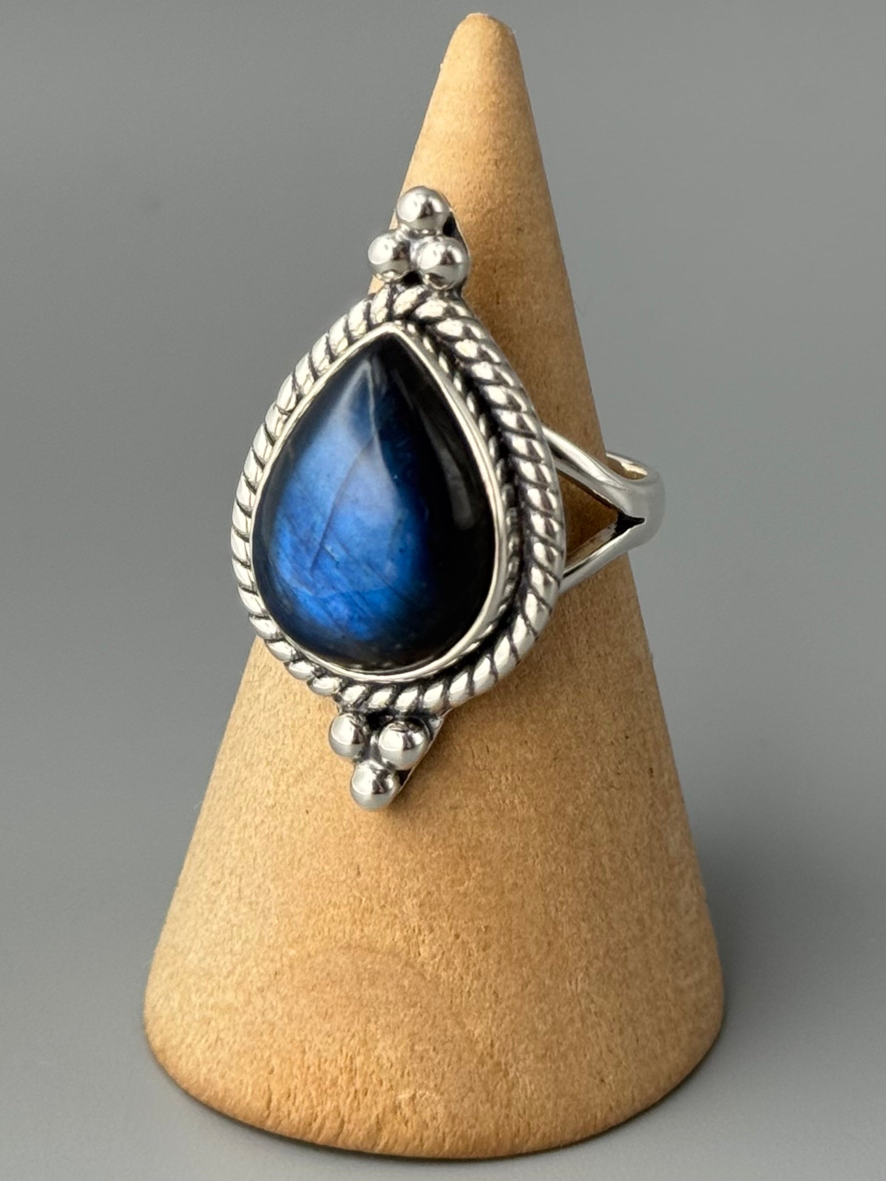 •LABRADORITE - VANITY• roped bezel silver ring (size 7)