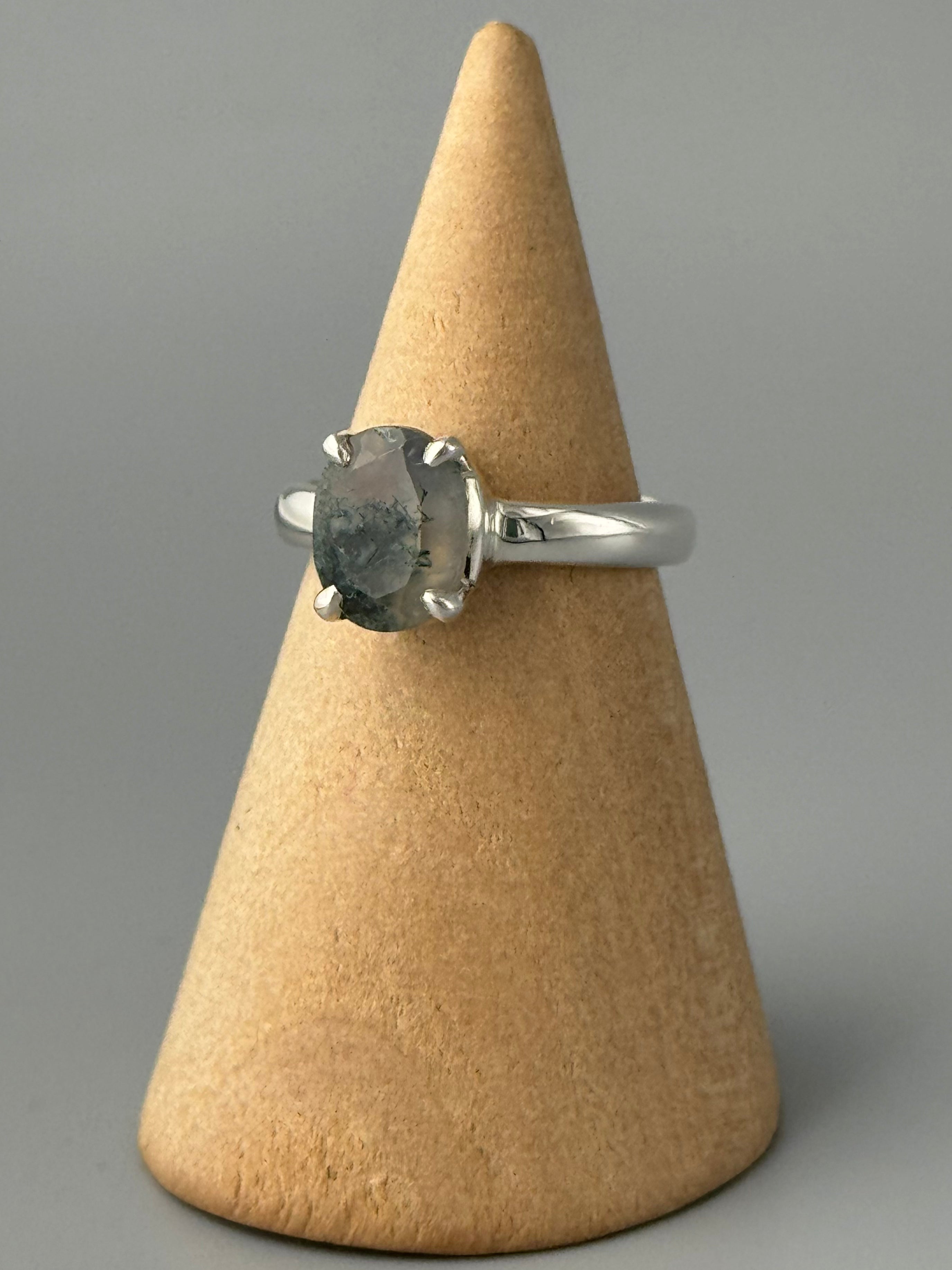 •FACETED MOSS AGATE - OVAL• prong set silver ring (size 6)