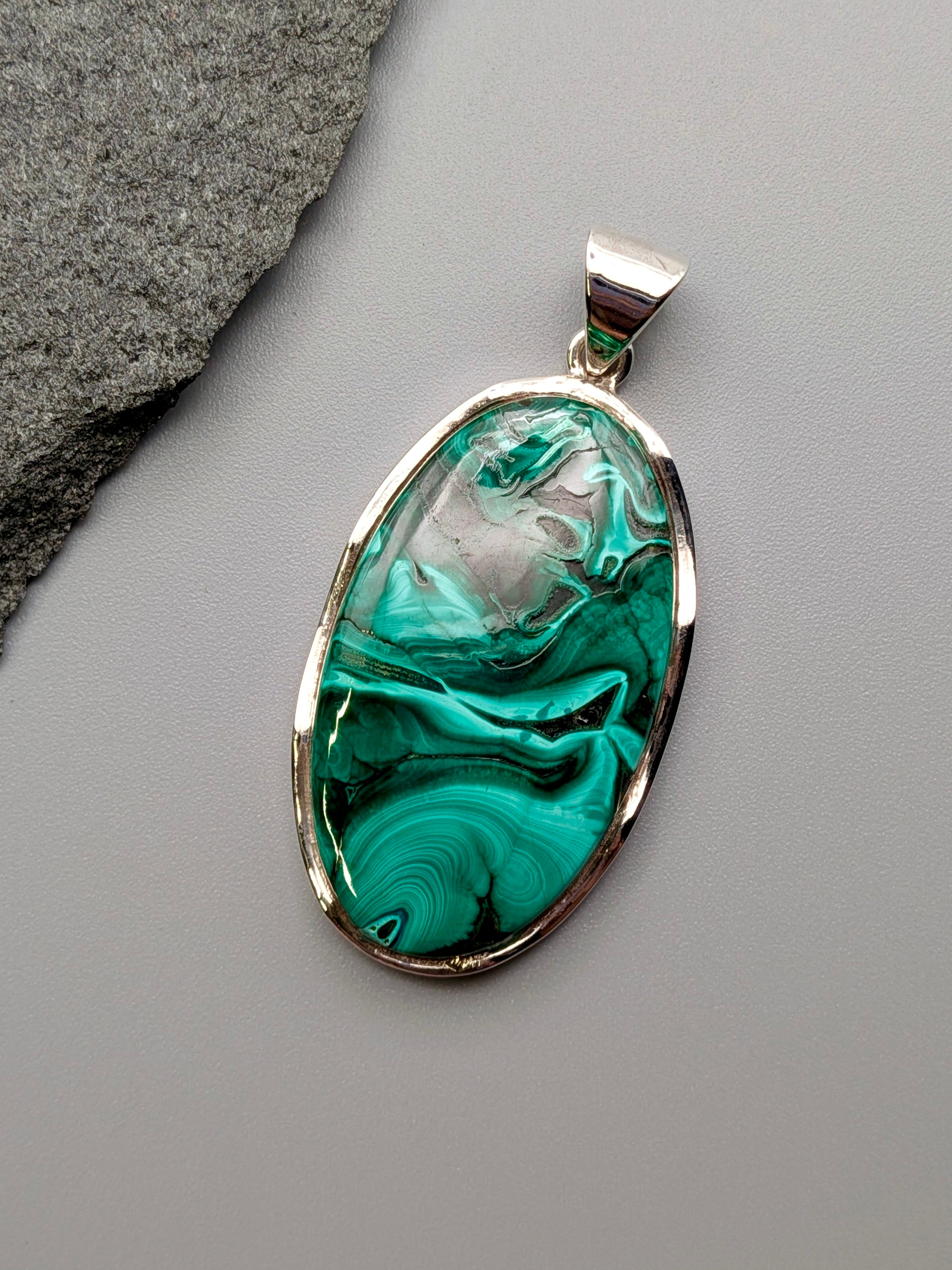 •MALACHITE - SMALL OVAL - SCALLOPED 1• sterling silver pendant