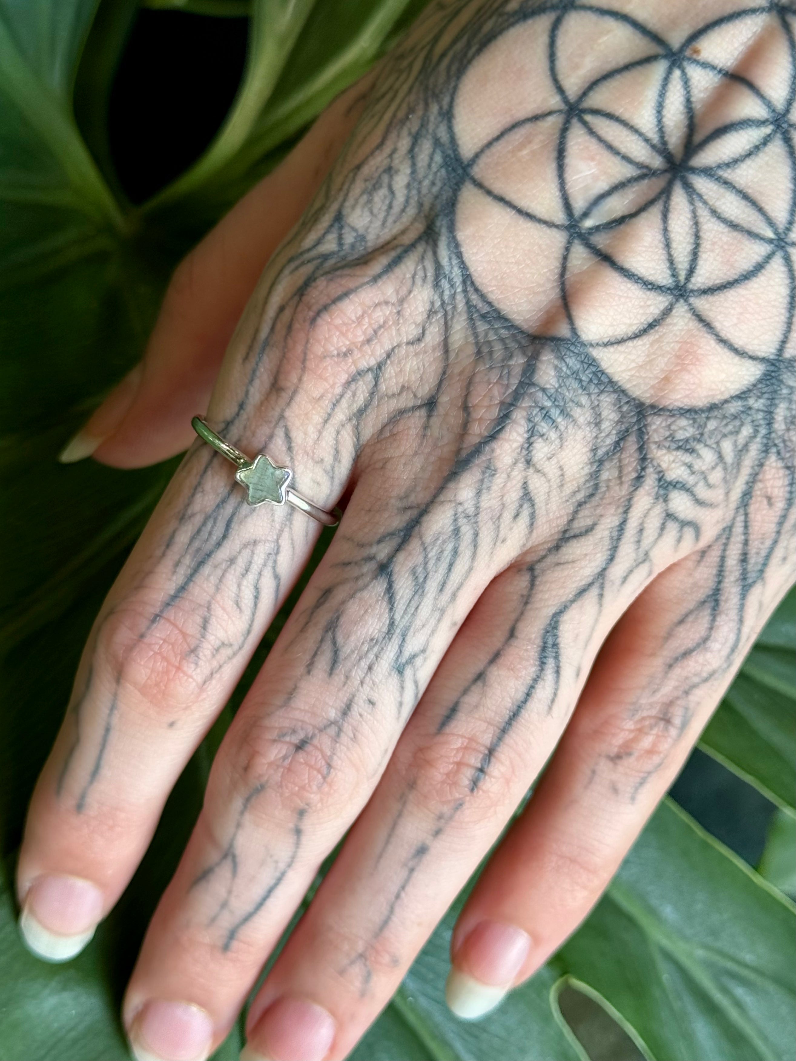 •LABRADORITE - SMALL STAR• silver ring (various sizes)
