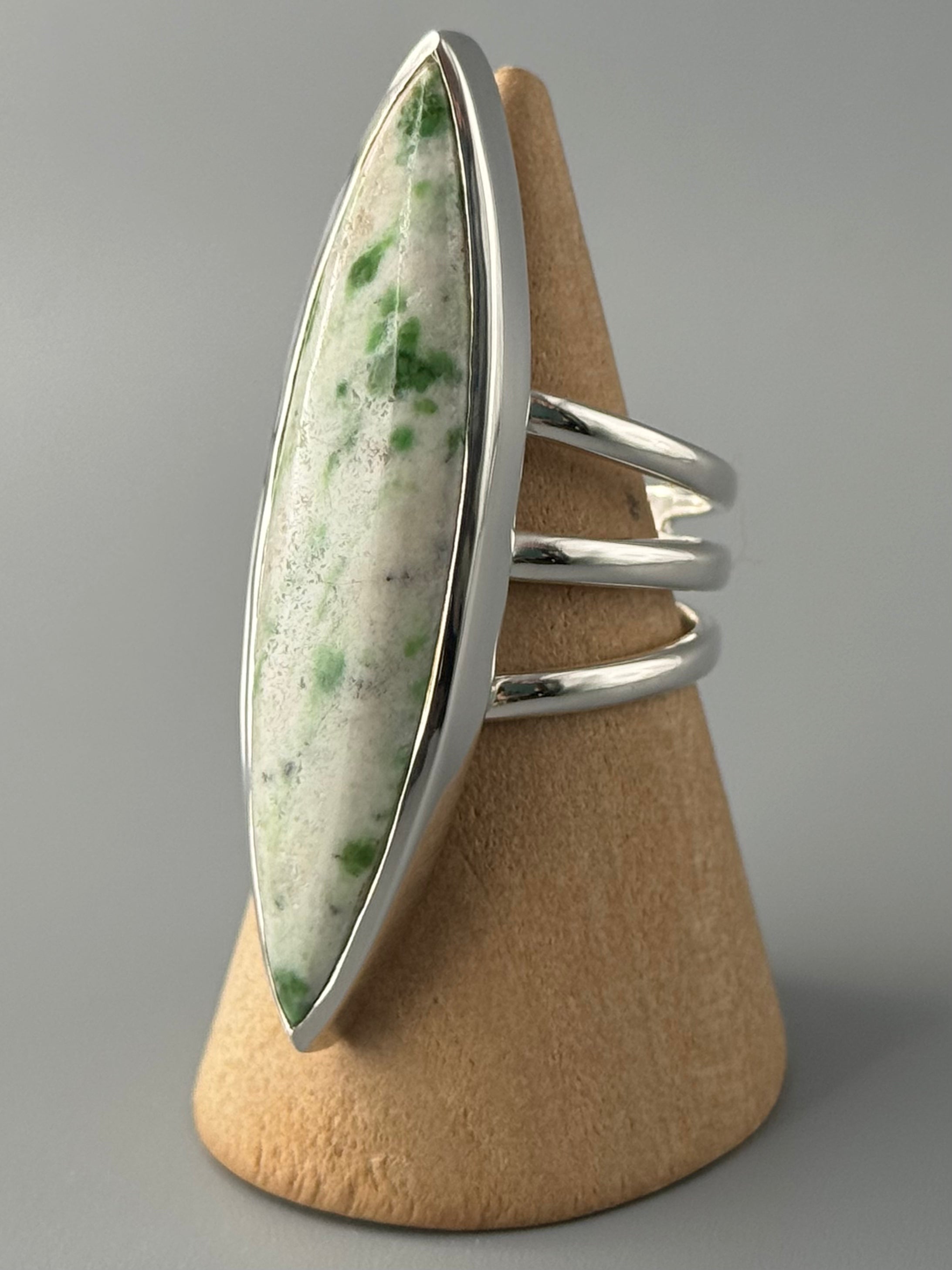 •SAUSSURITE - DEEP MARQUISE• split band silver ring (size 7.75)