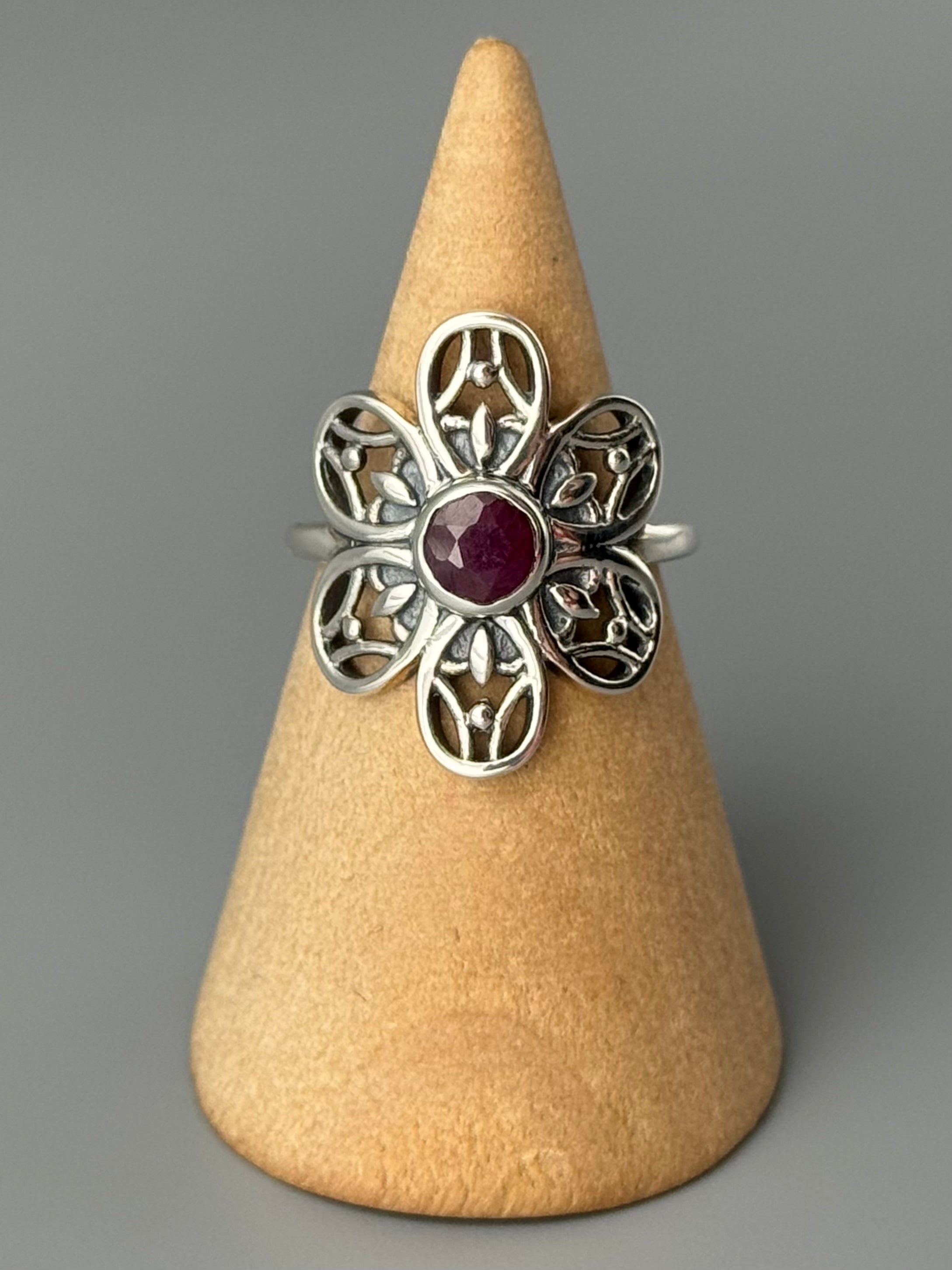 •RUBY - DAISY• decorative bezel silver ring (various sizes)