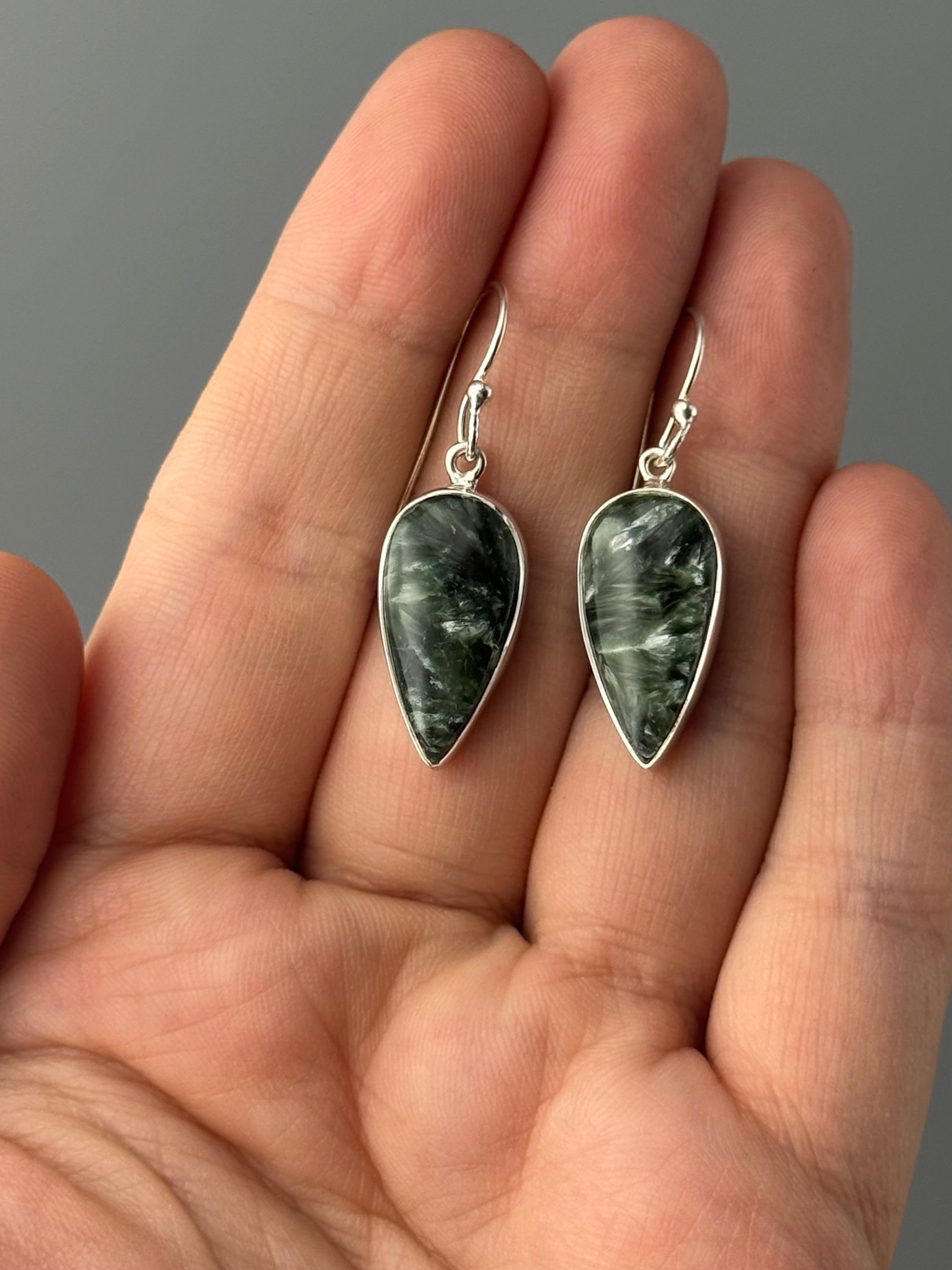 •SERAPHINITE - SPEAR TEAR• silver dangle earrings