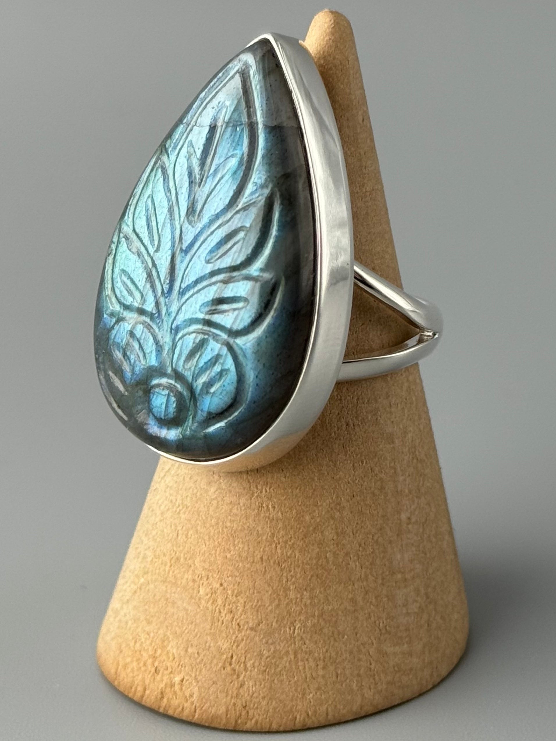 •ETCHED LABRADORITE - TEAR• split band silver ring (size 6.25)