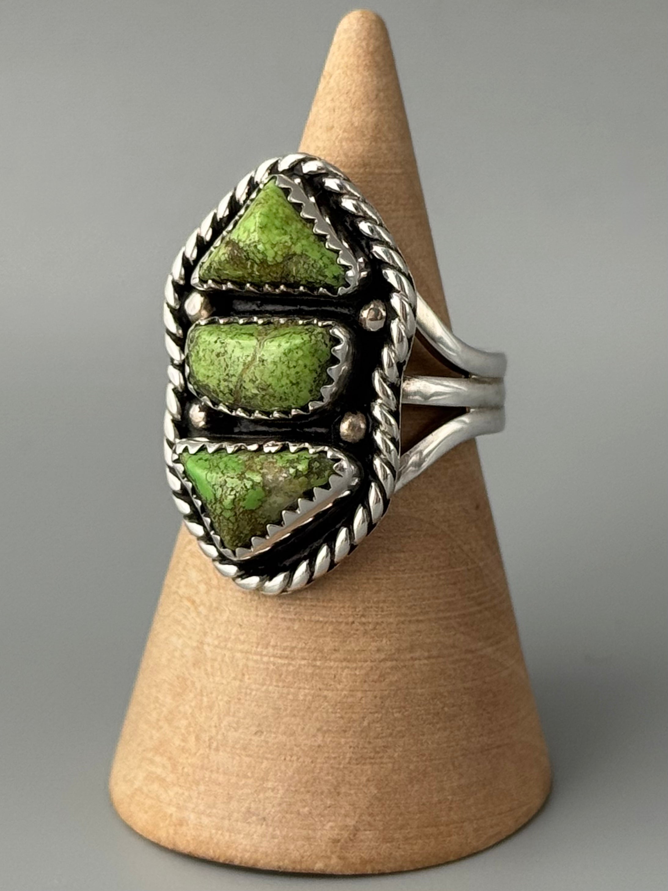 •GASPEITE - TÁÁ - 1• Navajo silver ring (size 8)