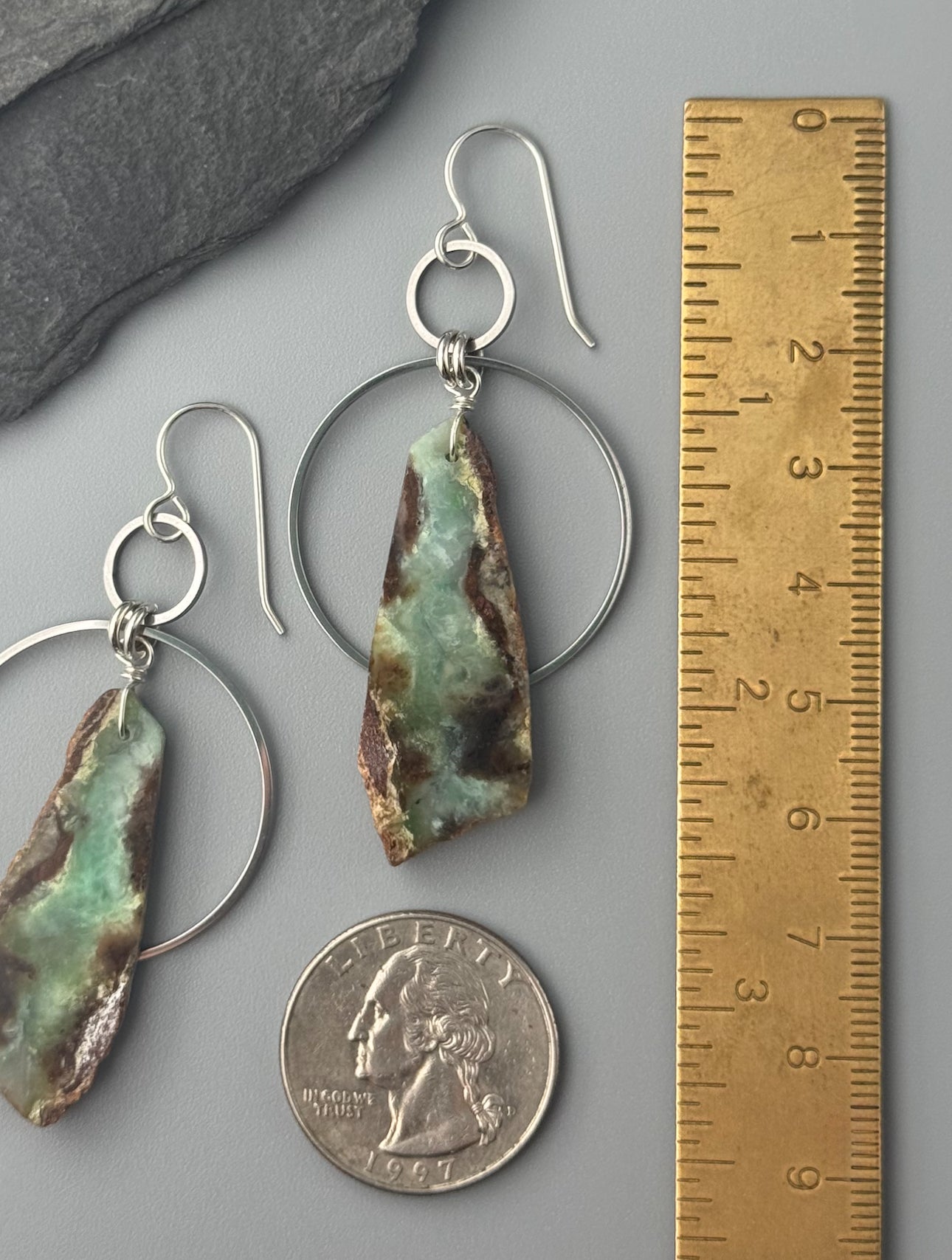 •EQUA-ORBIT• chrysoprase + silver earrings