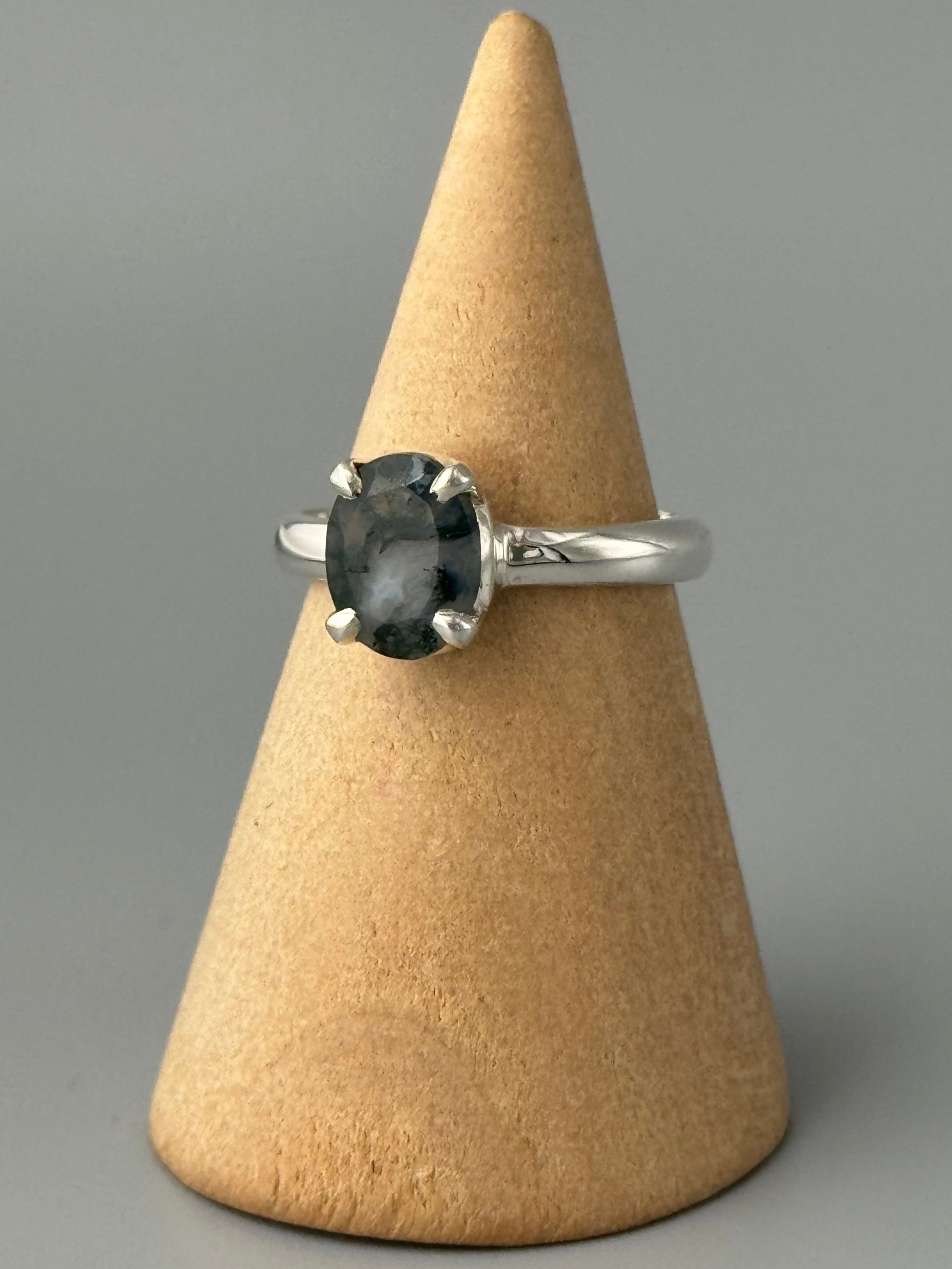 •FACETED MOSS AGATE - OVAL• prong set silver ring (size 7)